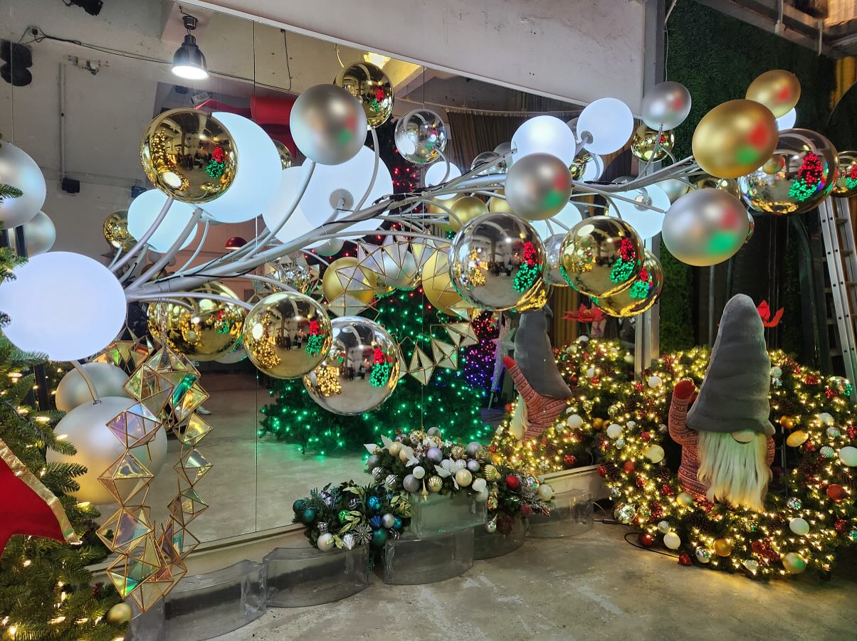 ✨✨🎄🎄快的到FDcd Showroom睇吓…… 💢💢有Promotion Discount💢💢
https://www.festive-commercial.biz/
#FestiveDecorCommercialDisplayLimited #ChristmasTree #ChristmasDecor #18mChristmasTreeHongKong #Westkowloon #commercialdecor #commercialinstall #RGBLights #FestiveLighting #LEDpinlights #rentatree #rental #Garland #Wreath #ChristmasBow #ChristmasGiftBox #floraldisplay #floraldecor #weddingdisplay #weddingdecor #FreshTree #RealTree #LobbyDecor #聖誕蝴蝶結 #聖誕樹 #聖誕加蘭圈 #聖誕加蘭藤 #花圈 #婚禮裝飾 #西九文化區