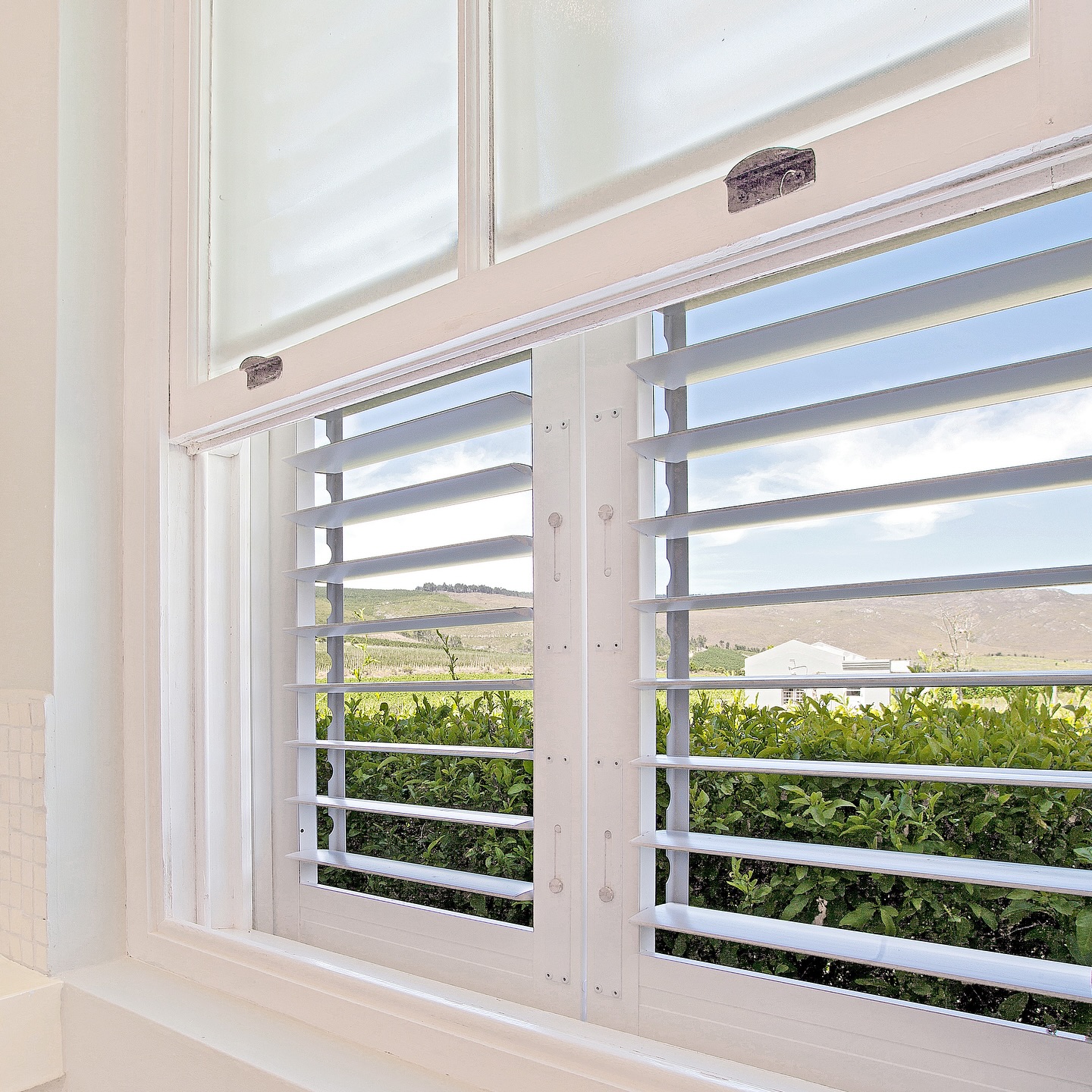 Looking for shutters that don’t just look good, but also tough it out? Our aluminium shutters are built strong: resistant to rust, fading, and wear. Yet refined enough to elevate your space. Whether porch, patio or living room, these shutters bring elegance and endurance.
Check them out via link in bio. 🛠️💫
#DurabilityMeetsDesign #MedLifestyle