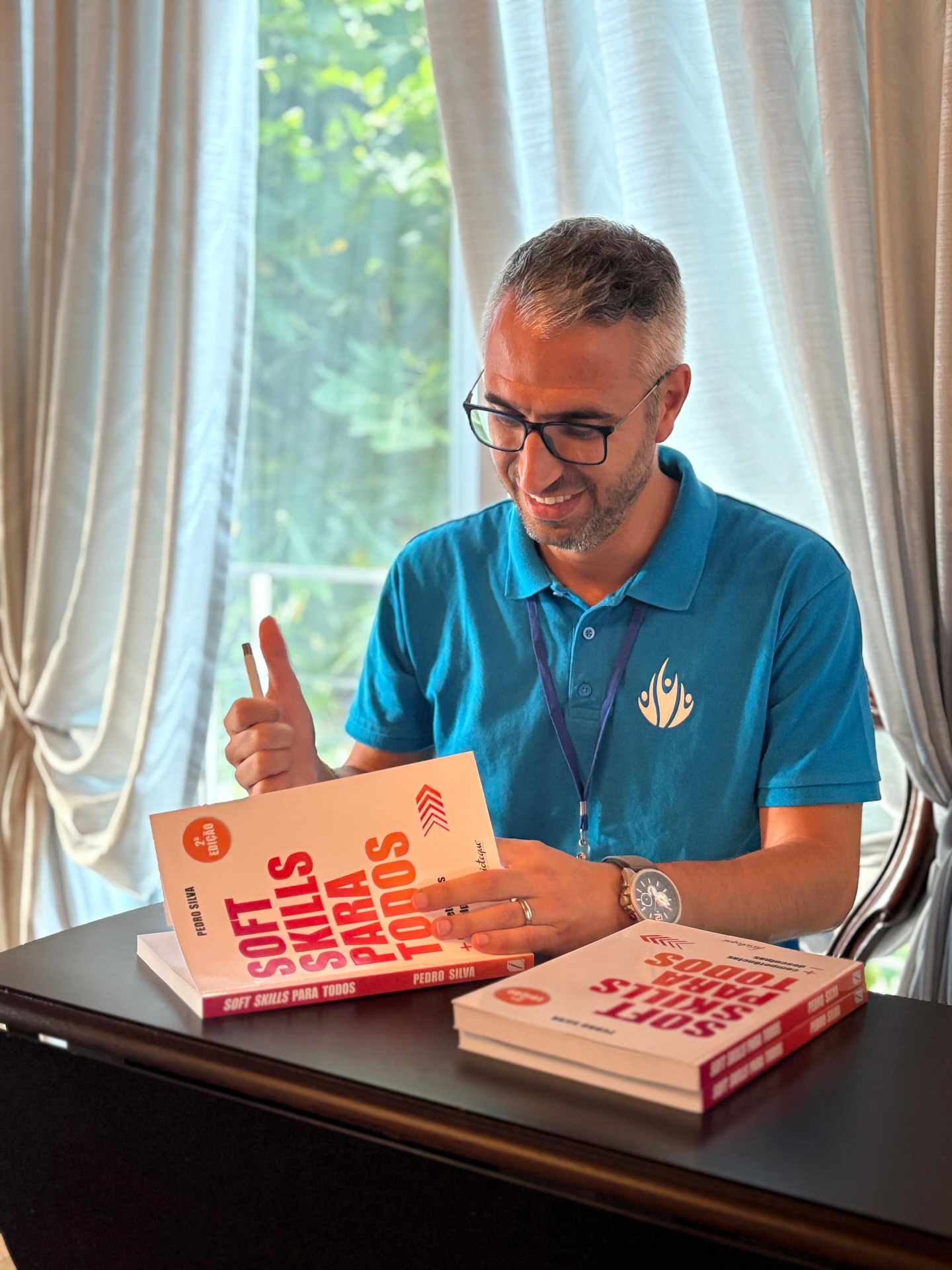 Missão cumprida ✅
Assim se fez mais um Projeto de parceria entre a @metodo.pt e o @lardpv que incluiu:
👉 Acompanhamento on job às chefias;
👉 Workshops de Soft Skills para desenvolver competências;
👉 Team Building com Sketches de partir a rir e chorar por mais.
😊 Foi um gosto voltar e ser tão bem recebido! Só posso dizer: obrigado 🙏
PS: no próximo ano há mais 😉