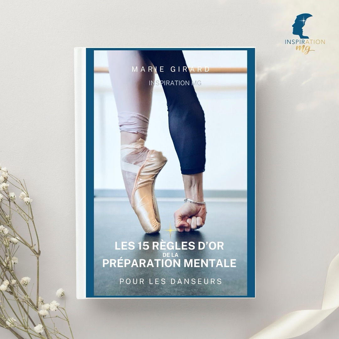 ✨ GRANDE NOUVELLE ✨
J’ai l’immense joie de vous annoncer la publication de mon livre :
📖 Les 15 règles d’or de la préparation mentale pour les danseurs
Un guide dédié à la préparation mentale et au bien-être des danseurs — qu’ils soient amateurs, professionnels ou enseignants.
Dans ces pages, vous trouverez :
🌱 Des réflexions sur l’importance d’intégrer la préparation mentale dans la performance et l’art de danser
💡 Des clés concrètes issues de la sophrologie et de la préparation mentale
🩰 Des témoignages inspirants
🤔Pourquoi ce livre ?
Parce qu’il n’existait jusqu’ici AUCUN guide accessible consacré au mental des danseurs.
Danse et exigence ne doivent pas rimer uniquement avec souffrance. Elles riment aussi avec Confiance, et
La confiance, tout comme le corps, s’entraîne et se développe.
Ce livre est né de mon désir de vous transmettre des clés simples et accessibles pour :
✨ Vous préserver dans un milieu parfois rude
✨ Utiliser vos ressources et votre respiration pour vous libérer du stress, des ruminations et des pensées parasites
✨ Transformer ce dialogue intérieur qui vous sabote
✨ Renforcer votre confiance
✨ Vous reconnecter à votre « pourquoi la danse » afin de retrouver le plaisir de danser
✨Outiller les enseignants , ainsi que les parents, soutien inconditionnel parfois un peu démunis face aux épreuves et difficultés du milieu
💫Parce que la performance n’a de sens que si elle s’accompagne de bien-être.
🫵🏻Que vous soyez danseur professionnel, élève passionné, parent impliqué ou enseignant bienveillant, ce livre est pour vous.
👉 Disponible dès maintenant en format broché et ebook sur Amazon et Livres d’Apple - Lien dans la bio.
Profitez-en, ils sont à prix doux uniquement cette semaine .
🙏 Merci à toutes les personnes qui m’ont soutenue dans cette aventure d’écriture.
Un merci particulier à @charlotte_pons_biographe , sans qui ce rêve n’aurait peut-être jamais osé voir le jour.
⭐️ J’ai hâte de lire vos retours et impressions. Bonne lecture !
#Danse #Danseur #Danseuse #VieDeDanseur#PréparationMentale #MentalDesDanseurs #DanseEtBienEtre #ConfianceEnSoi #Motivation #sophrologie #livre #amazon