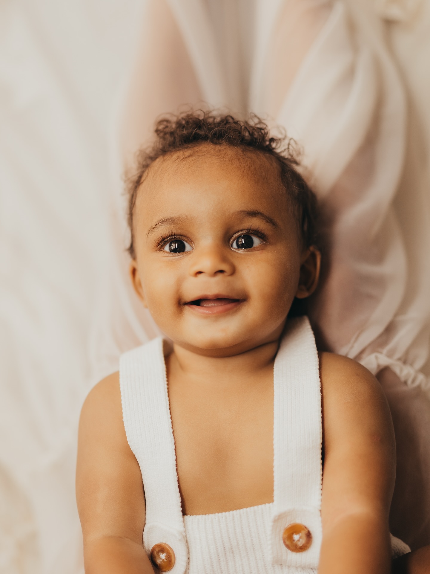 Today I need to share another beautiful photo taken during my workshop with the incredible @linzierussophoto in London.
My heart is still full, dear Linzie ❤️
Ihr Lieben, ich hatte die Ehre von der talentierten Linzie Russo zu lernen und an ihrer Seite zu shooten. Es war ein großartiger Tag und dieser kleiner Schatz hat mein Herz besonders erobert.
Ich habe einfach den schönsten Beruf!
Habt alle einen schönen Tag ☀️🫶🏻
#london #photographyworkshop #zürich #uster #meilen #küsnacht #mönchaltorf #grüningen #hombrechtikon #rüti #rapperswill #züri #zürioberland #zurichphotographer #familyphotosession #familienfoto #familienfotografie #babyfotografie #familienfotograf #familienfotografin #babyfoto #wädenswil #thalwil #konstanz