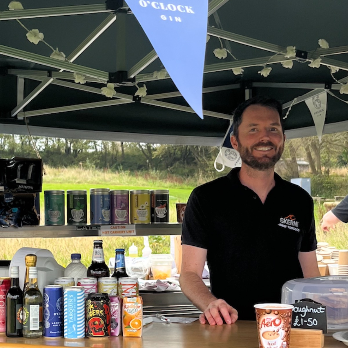 🎪 ALL WELCOME! ENJOY DELICIOUS REFRESHMENTS - NO TICKET NEEDED!
In addition to our author events, there will be live music 🎵each day, and a fabulous range of food - bacon butties 🥓 wraps 🌯 salads 🥗 tacos 🌮 and more.
Food & Drinks will be prepared and served by: Skern Catering Van including hand stretched sourdough pizzas (new this year!) and firm favourite festival winner, freshly cooked pasties.
Also, Beatz Cookin Kitchen, Croyde Coffee Truck, The Garden Box, Hocking's & Wickham's Wine.
Head over to the www.appledorebookfestival.co.uk for more information …
#foodanddrink #skern #appledore