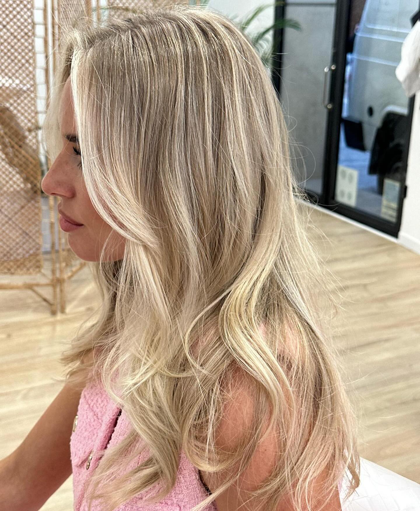 Blond touch 🙌
Hair by Janet Axu
#palmademallorca #hairsalonpalmademallorca