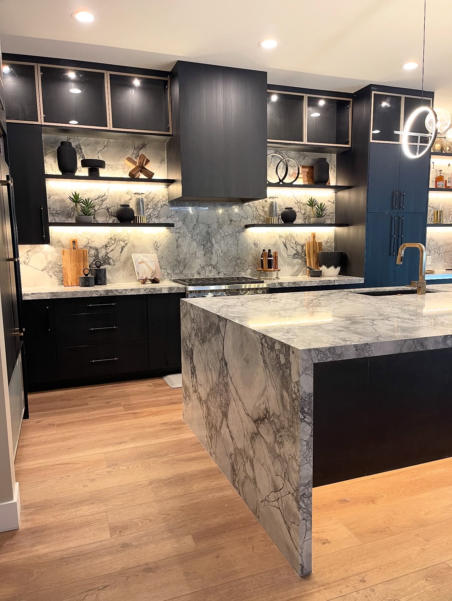 This one is a showstopper 🤩🤩🤩 #KitchenMakeover #KitchenRemodel #InteriorDesign