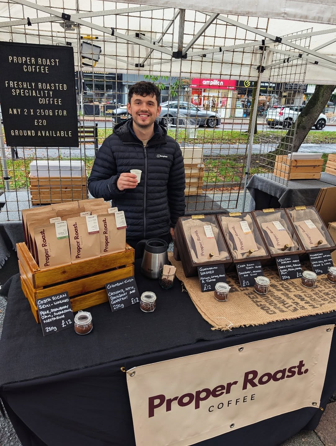 At Wilmslow Artisan market today with our new coffees - Costa Rican Black Honey washed and Colombian Inza.
We're going on a little break after today, all coffees are still available online but orders won't be processed until next Saturday.
#colombiancoffee #costarica #coffeeaddict #cofferoasters #lancashiresmallbusiness #lancashirecoffee #freshlyroasted #coffeetasting #coffeelover