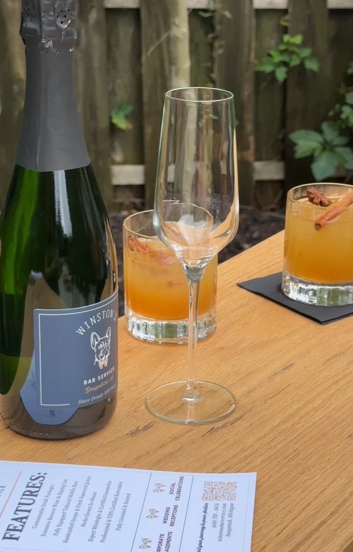 Sip into the season—our fall cocktails are here. From cozy spices to crisp apple notes, every pour tastes like autumn in a glass. 🥂 #WinstonsBar #FallFlavors