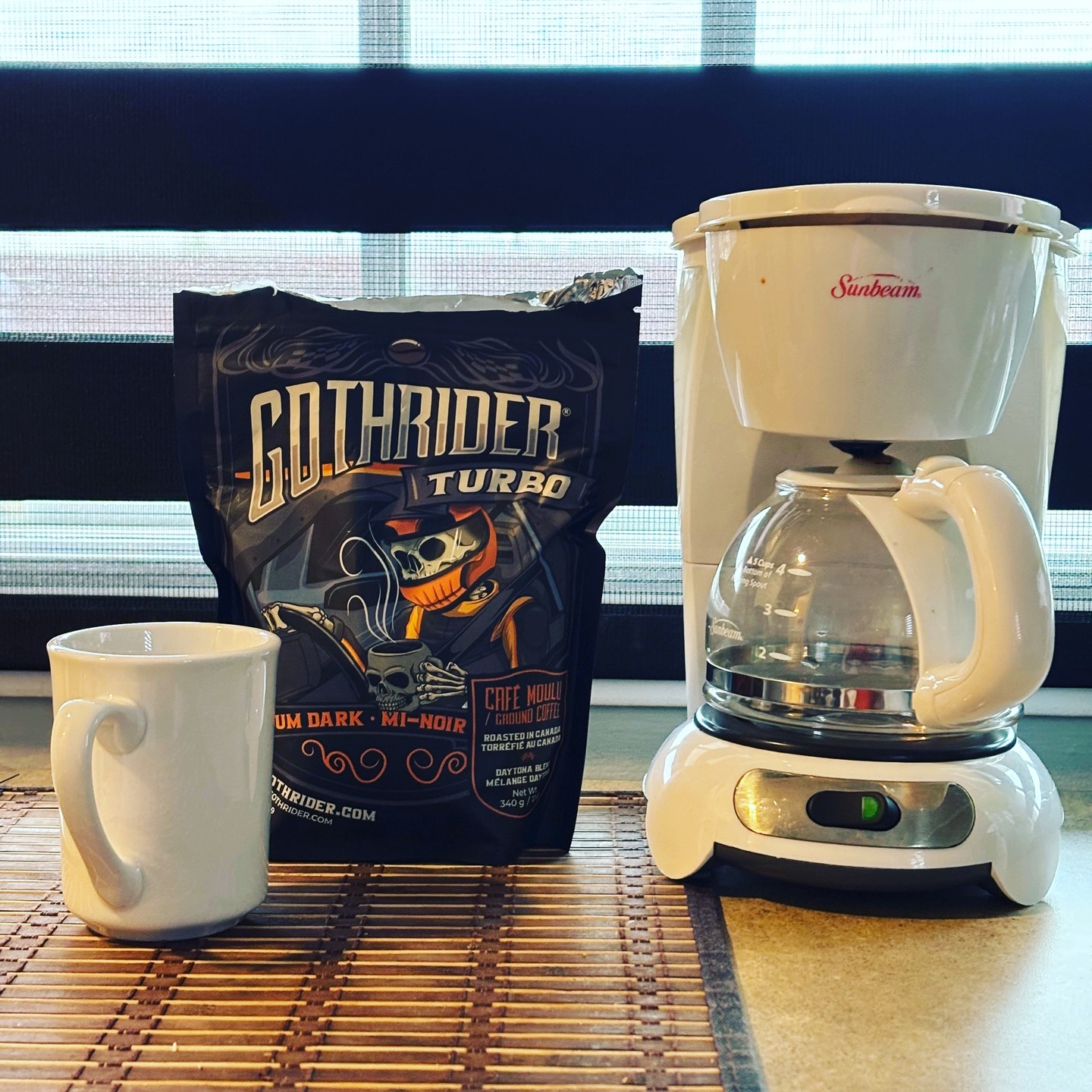 Un petit souvenir de ces matins où il n'y a pas juste la moto qui a besoin de faire le plein de super à Radisson! #gothridercoffee @gothrider #ArreterLaSPcaRoule