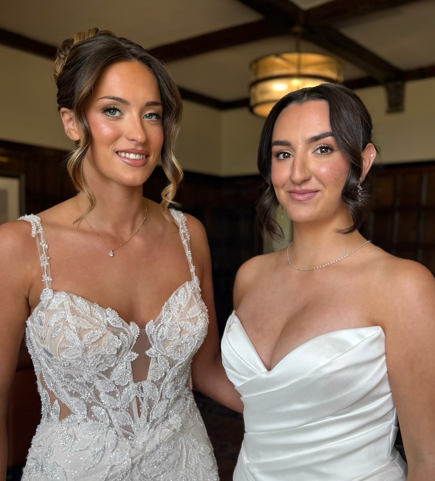 What a lovely shoot day it was at @eastwellmanor | @weddingsateastwellmanor earlier this week🤍 With the beautiful girls annabel and emily! Both wearing my signature soft glam but tailored to each of their features, preferred tones and to compliment their hair/dresses!
Soft glam is a style that can suit all! It’s all about the softest blends, neutral tones, the skin that looks like skin but of course giving an element of glam✨
More to come from this day….🤍
Hair by my fave @hairbykatiecrabb - Katie is one of my top recommendations and it always gets me excited when I discover we are on bookings together!! These hairstyles were wind tested to the max this day and they did not budge!!! 👌🏻
Dresses are @enzoani at @amore.brides 🤍
#weddingmakeupartists #kentweddings #kentmua #kentweddingsupplier #eastwellmanor #glowingbride #bridalshoots