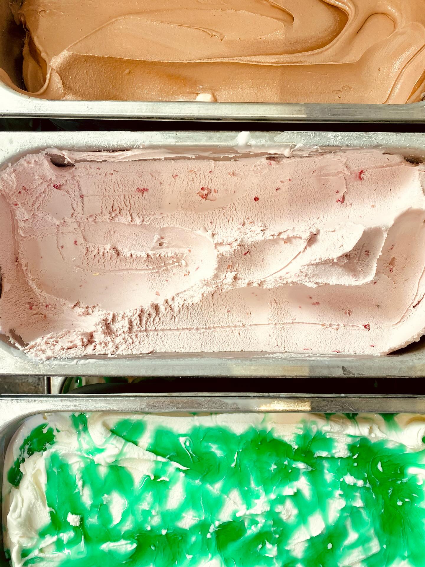 Happy Sunday! Here are the flavours we will have on throughout the day:
🤍 Natural
🤎 Coffee
❤️ Chocolate
💚 Pistachio Ripple
🤍 Candy Cane
🧡 Vegan Chocolate Orange
🤎 Vegan Brown Sugar