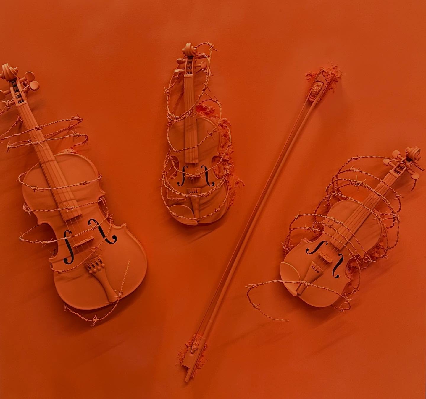 Hommage à la famille Bibas : don de l’artiste à l’association @limoudfrance