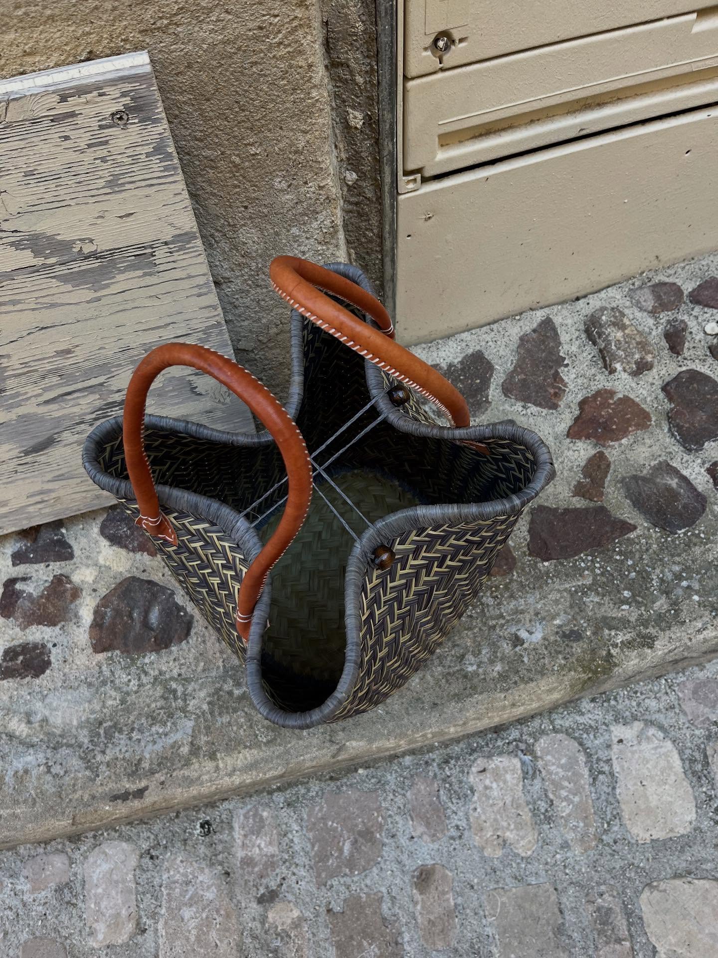 How it’s going so far in France in 20 images 🤎🌞🌰🪐
#interiordesigner #studiomique #homedesigner #slowliving #craftsmanship #homestory #storytelling #personalhome #holidayinspiration #southfrance #uzes #indiansummer #interiorinspirations #interieurstyling #interieurstylist #yourhomeisyourstory #summerholidays #interieurdesign #interiordecor #antiques #vintagefinds #souvenir #céramique