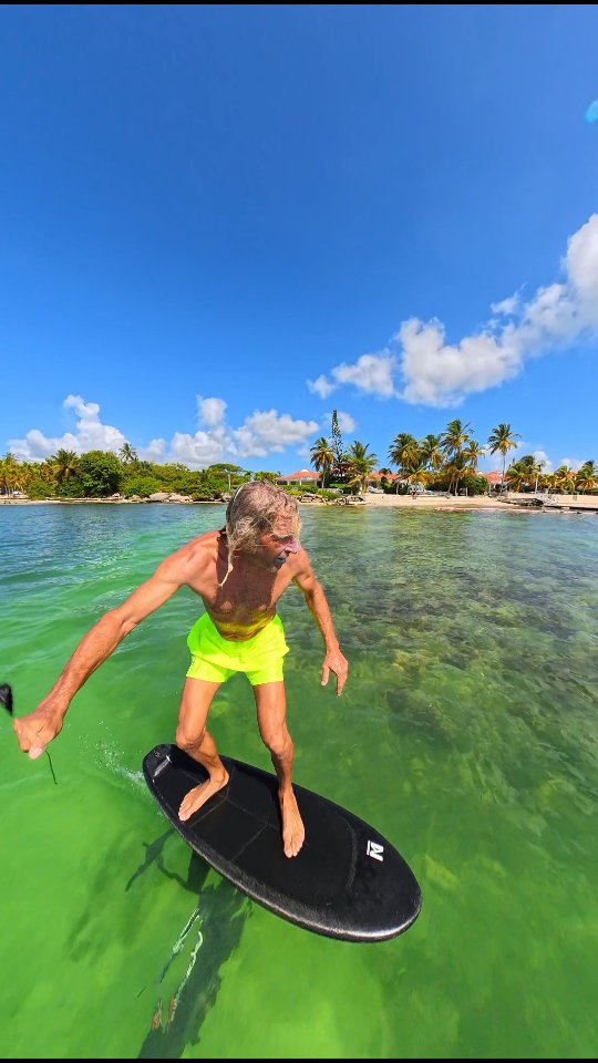 Quand le vent n'est pas là, il y a toujours de nouvelle discipline à apprendre pour progresser en foil !
On retrouve ici Tony dans sa maîtrise du Pumping et du "dock start" dans le lagon de Saint François 🤙
#pumping #saintfrançois #guadeloupe #foil #wingfoil #dockstart #wingfoilschoolguadeloupe #gwada