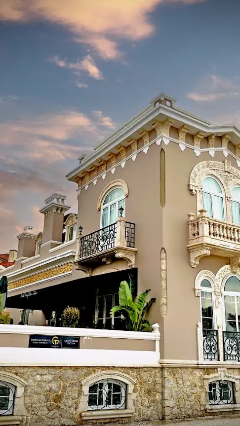 What’s your story?
A tale to tell, an extraordinary setting, a green room, pieces of art crafted on the plate, tantalizing every tastebud, exquisite wine, and creamy chocolate. Feels Blessed at @storytellerspalace
Merci- @chocolateblessviolet and was a pleasure meeting the visionary @marcantonio1969 . with @thewinetravels