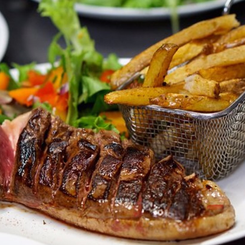 Ce soir au café du commerce, au menu, magret de canard et frites maison.
Réservation au 0955816141