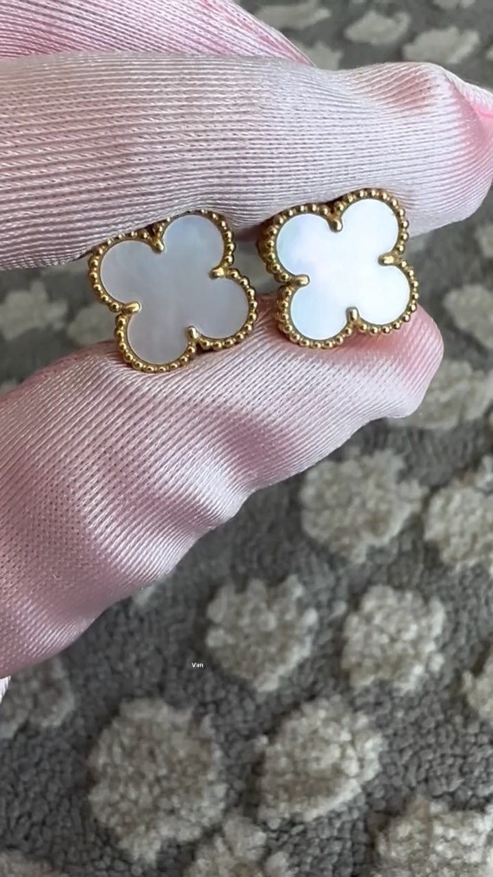 Van Cleef & Arpels Vintage Alhambra
Mother of Pearl 🌸
$3,500 USD
Box + Papers
#VanCleef #VintageAlhambra #MotherOfPearl #MiamiLuxury #SophiaTziporaGems #FineJewelry #luxury