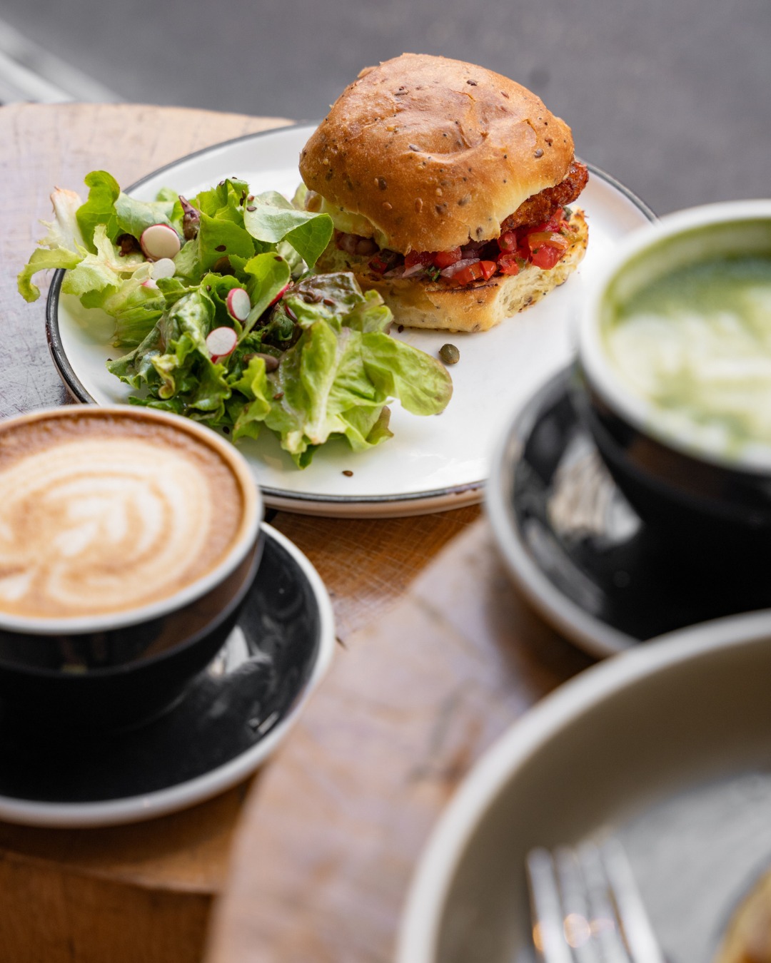 ✨ Quelque chose se prépare… Dans cinq jours, notre grand frère Slake souffle ses 10 ans !
Ici au Diploïd, on trépigne de vous en dire plus : des cadeaux débarquent et un concours de zinzins arrive dans la foulée 🤩
En attendant, venez profiter de nos brunchs maison et des bons cafés de spécialité !
Stay Tuned ici et sur @slake.coffee pour ne rien rater !
#slake10ans #staytuned #concours #diploidlyon #slaketerreaux