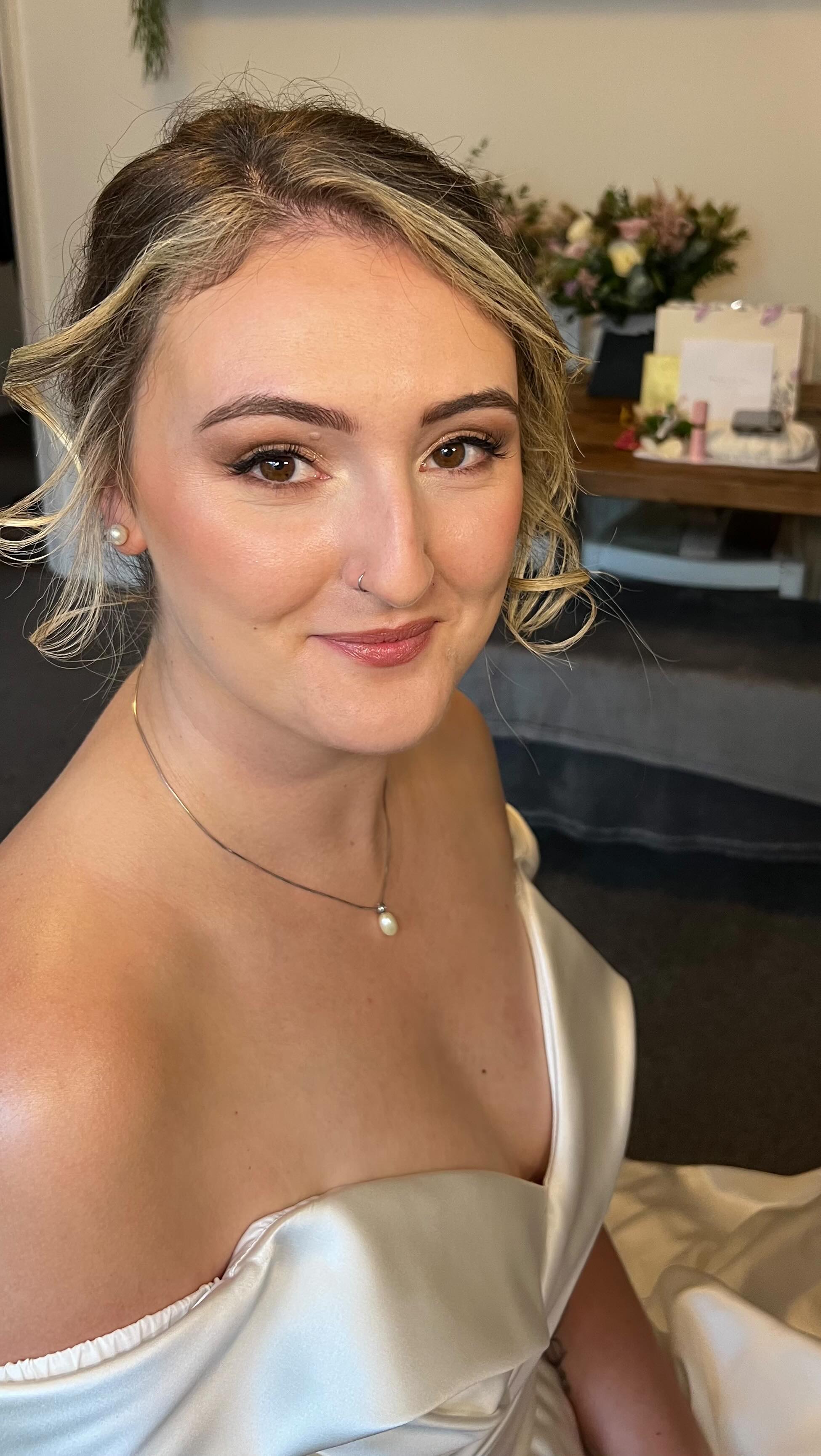 ๐ฐ๐ผWhat a fabulous morning watching Bridesmaids whilst doing hair and makeup for Ashleigh and her two Bridesmaids
It was such a fun, relaxed morning and I loved the variety of makeup from โno makeup makeupโ to soft bridal glam
I canโt wait to see the official photos from @ella.lillyphotography
Dress @pascalibridalboutique
Flowers @flowersat166
#brides_by_nikki #bridalmakeup #dorsethairandmakeup #dorsetbride #hampshirehairandmakeup #bridalhair #weddingmakeup #bridalhairandmakeup #bridalupdo #halfuphalfdown