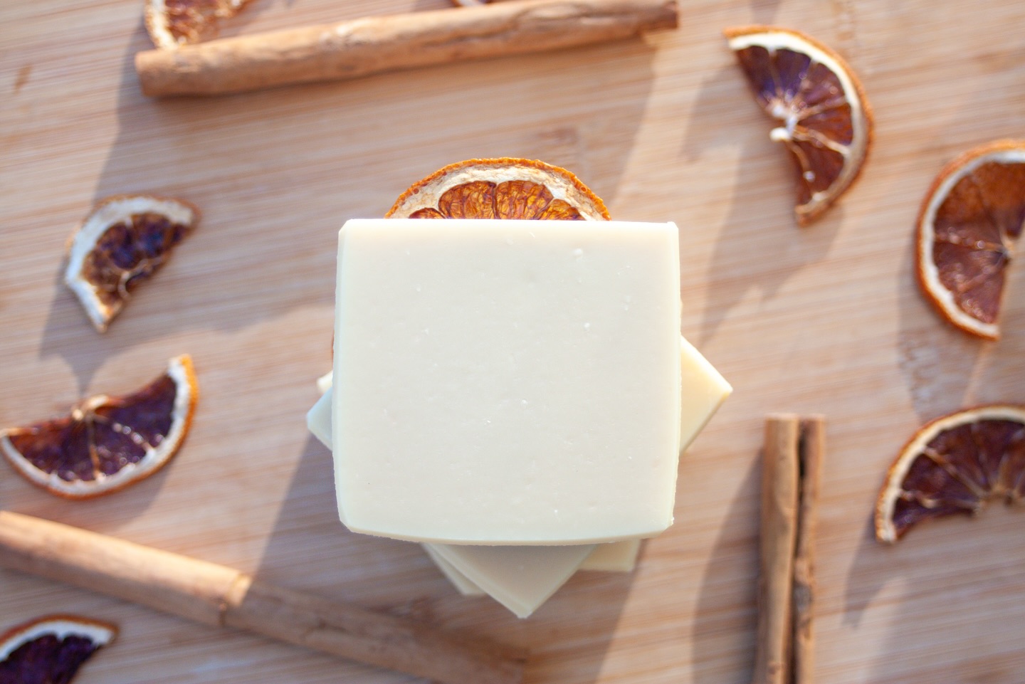 AUTUMN IS HERE 🍂
Our Cinnamon & Orange bar boasts the sweet fresh scent of orange and a warm spicy hint of cinnamon, transforming your daily routine into a delightful experience.
.
#marshvalleysoap #goatsmilksoap #handmadesoap #allnaturalskincare #autumnishere #autumnfragrance #cinnamonandorange #supportsmallbusiness