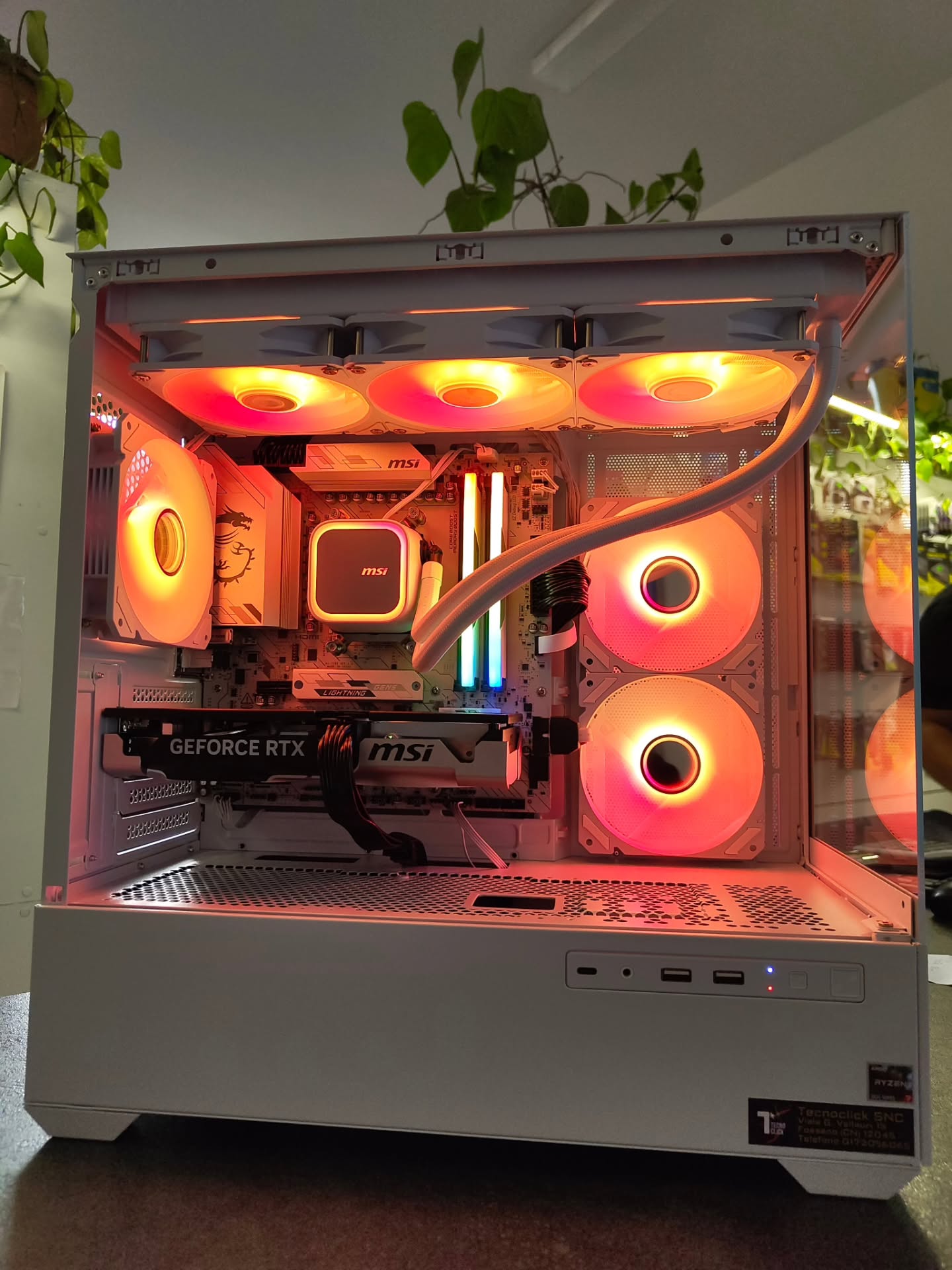 Build MSi pronta 🚀👨💻
Ryzen 7 7800x3D
32 GB RAM Corsair White
RTX 5060 Ti 16GB
B850M MSI White
Dissipatore liquido MSI 360mm White
Case Sharkoon white ARGB