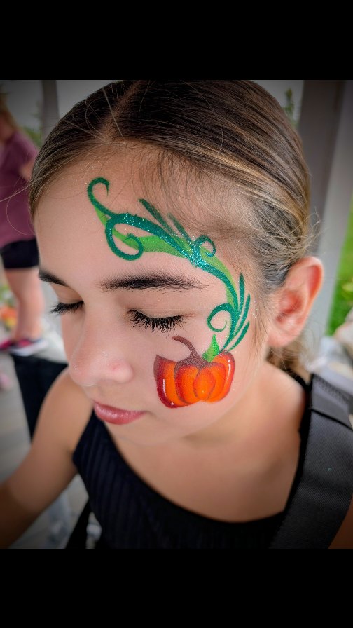 โจ๐๐ปTheShed77๐ป๐โจ Every fall, I get the joy of painting at this beautiful event filled with flower fields, pumpkins, honey, and even apple cider floats (a must-try if you havenโt yet!). The animals and cozy atmosphere make it one of my favorite spots year after year. Hands down my most beautiful work event space!๐
Itโs always extra special seeing friends like Brenda, owner of @theshed77llc and Samantha from @spreading.sonshine Jewelry, who creates gorgeous pieces in memory of her son, Sonny. ๐โจ
Already looking forward to next year! #TheShed77 #FallFest #ColorPopFacepaint #SlingerWI
#facepaint #fallfacepaint