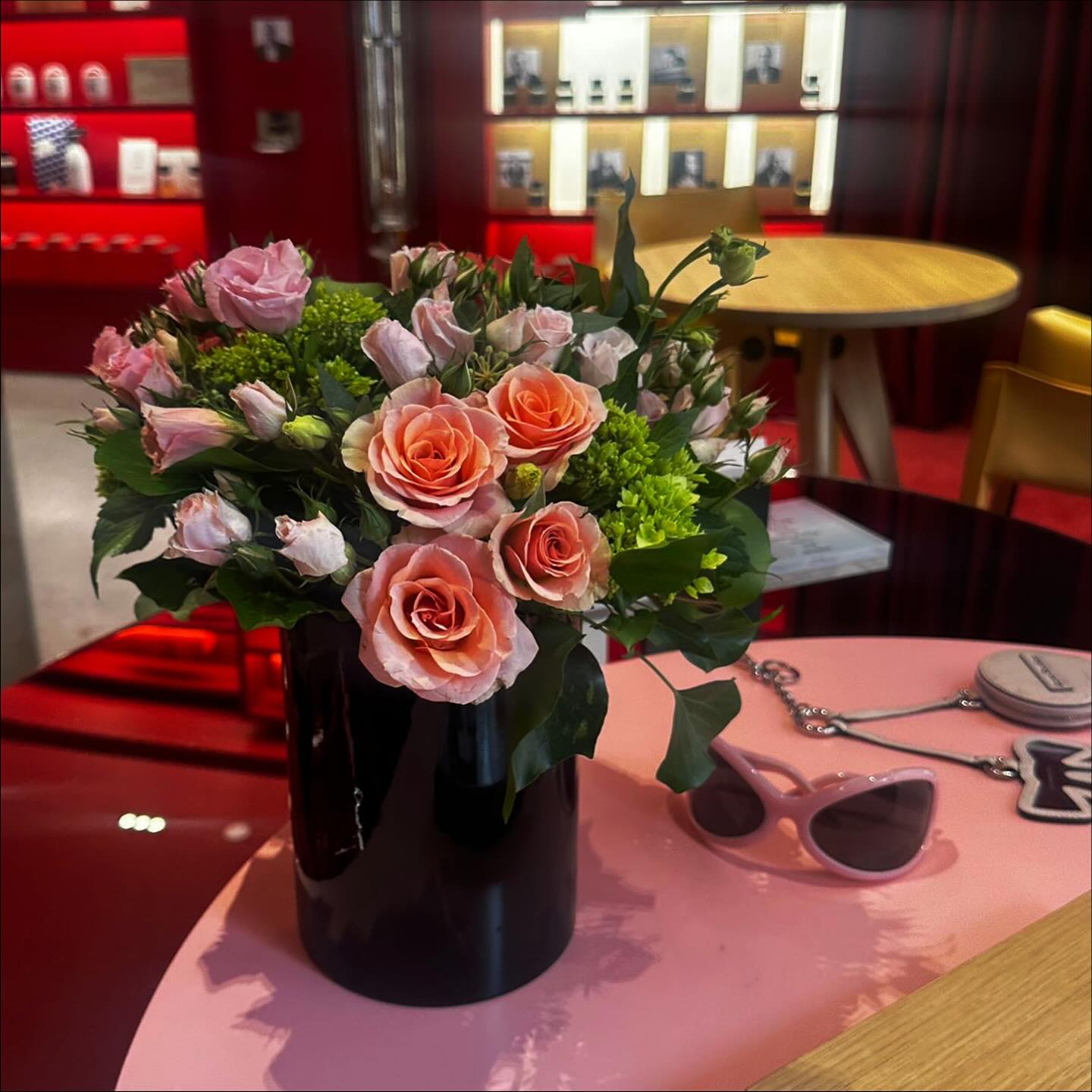 These are just some of our favorite creations of the week ! đ¸ #subscriptions #events #customorder #flowerpower #floralfix #flowerstagram #floraldesign #nycflowers #frenchflorist #artisanfleuriste #luxuryflowers #retailflowers #elegantflowers #nycflowerbouquets #classyflowers #giftflowers #lusciousflowers #subscriptionflowers #beautifulflowers #internatrionalflorist #nycflowers