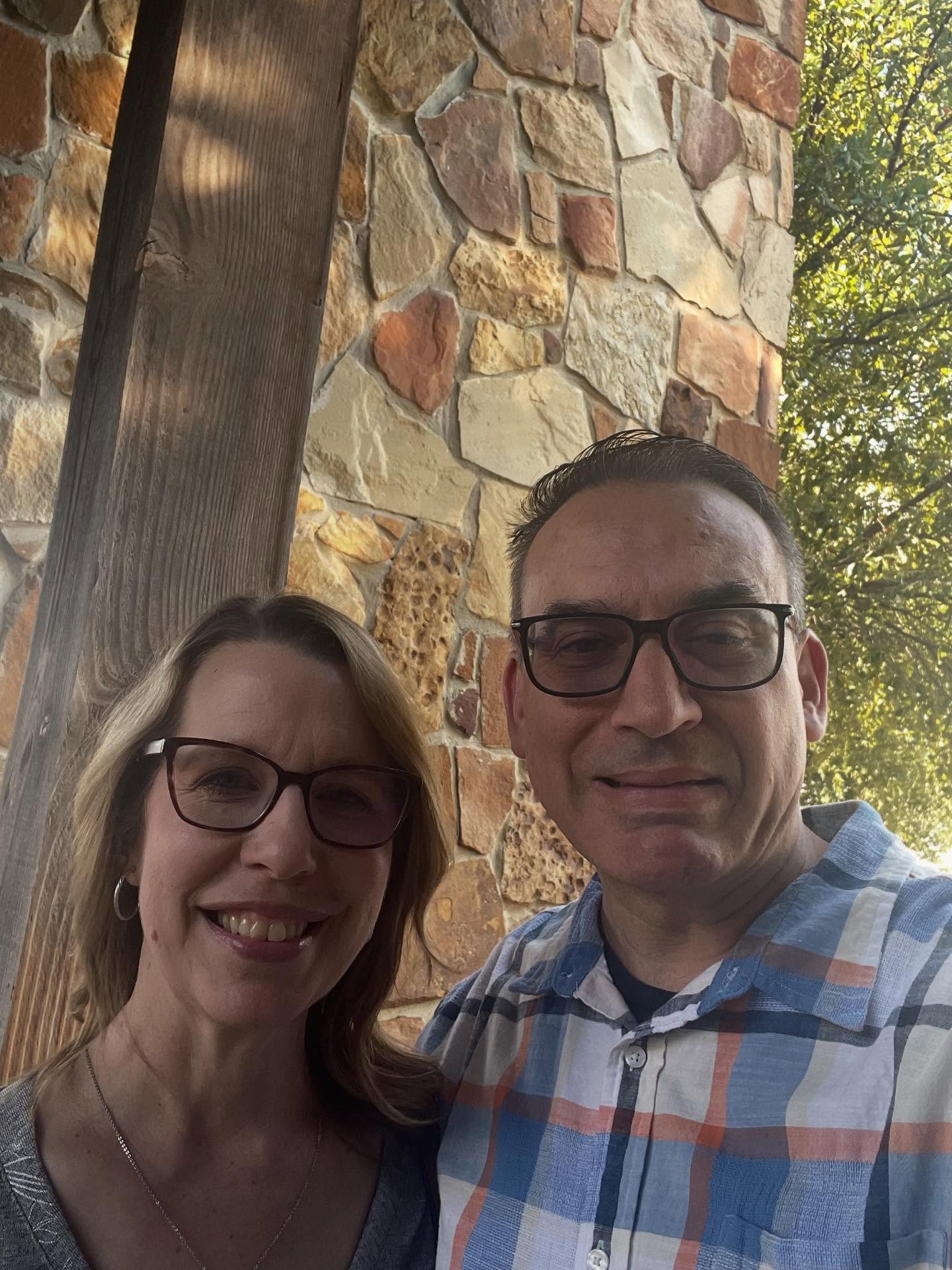 Date night with @christy.l.armstrong. Over 35 years of dating and we still find the time to hang out together.
Had a good time at Lupe Tortilla restaurant. The fajitas are the best around. Then had a scoop of ice cream for dessert. Great little date night with my BFF.
#westilldate
#bellespalsypoetryguy
#onadate
#bff
#lupetortilla
#icecream🍦
#afteralloftheseyears
#writer
#author