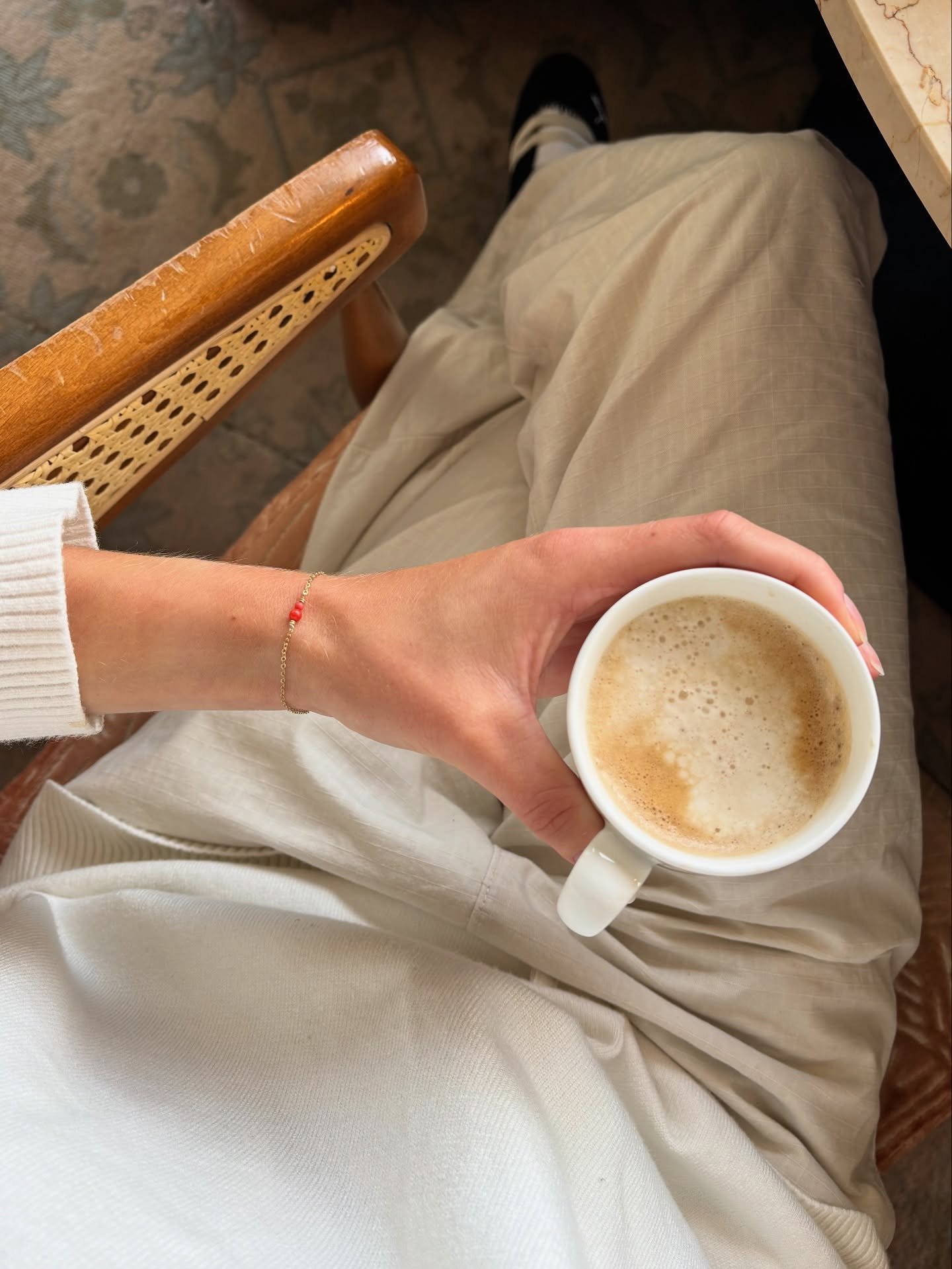 Simplicity at its finest ☕️
The Dainty Red Bracelet - 350DKK
#smykker #handmade #smallbusiness #november_smykker #copenhagen #jewellery