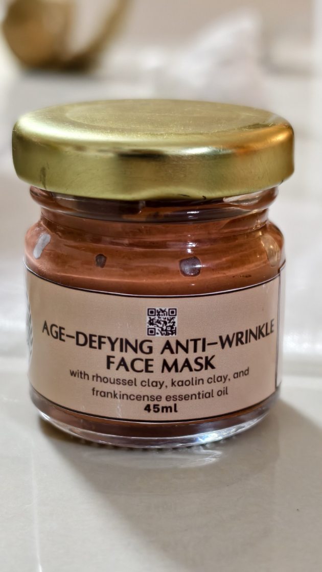 Just packed up Taravali’s Age-Defying Anti-Wrinkle Face Mask for my bestie, Akanksha @akanksha.purohit14 (a.k.a. my forever chai partner-in-crime ☕💛🥹).
The thing about being besties is that you don’t need reasons to stay connected, it just happens. From our chai chats to testing fresh batches of Taravali, she’s always there, wishing me luck ❤️
There's never been a day she hasn't told me or my daughters how much she enjoys her Taravali treats 🥹. She's been vocal about how she appreciates clean and fresh skincare and has always encouraged and motivated me to reach new heights ❤️
So when she wanted a mask refill, it was my turn to tell her how grateful I am for her 🥰
This mask was made fresh! No chemicals, no preservatives, no compromise. Everyone knows that fresh, when possible, is always the best for your skin, your body, and your mind. 🌿
Akanksha, thank you for being my constant cheerleader, unofficial product tester, and the soul sister who keeps reminding me why I started Taravali. 💛
Here’s to glowing skin, self-care, and friendships that only get better with time 💕
With gratitude,
Lakshita Bharath