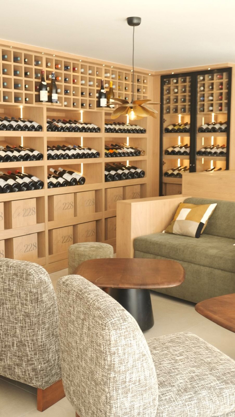 Le ciel est gris, mais nous avons de quoi illuminer votre journée… 🌧️✨
Vins de Bourgogne et apéritif 100% local vous attendent au 228.🍷
#le228 #tournus #vinsdebourgogne #bourgognetourisme