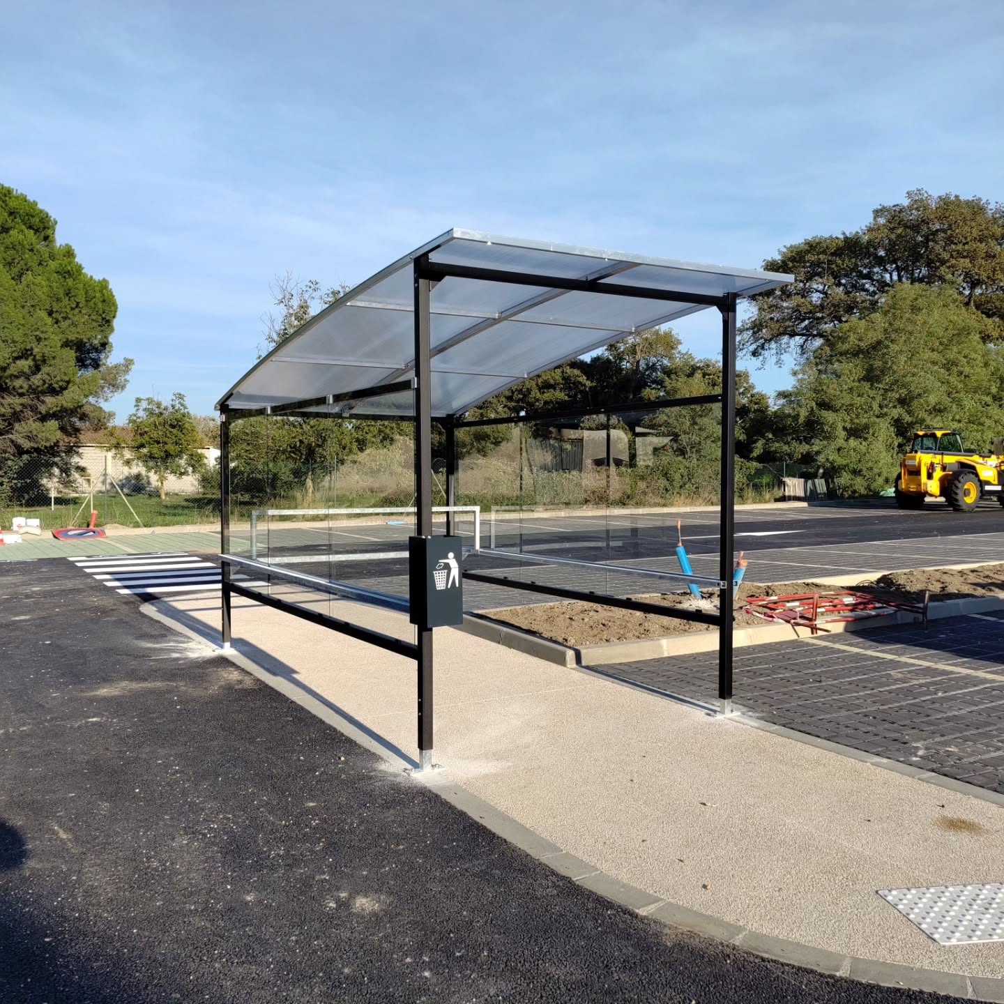✨ Installation terminée à Mallemort, près de Salon-de-Provence !
Pour le futur NETTO, nous avons fabriqué et posé 2 abris chariot EVO2 ainsi que 3 bancs pour accueillir les clients dans les meilleures conditions.
Un grand merci au gérant M. Barboux et à son architecte pour leur confiance. 🙏
Nous leur souhaitons une excellente ouverture la semaine prochaine et beaucoup de réussite dans cette nouvelle aventure commerciale 🚀
#abrichariots #abrichariot #abricaddie #abrigms #abrischariots #abrischariot #abriscaddie #abrisgms #letempledumobilier #mallemort #SudDeLaFrance #netto #intermarché #intermarche #intermarchéfrance #mousquetaires #provence