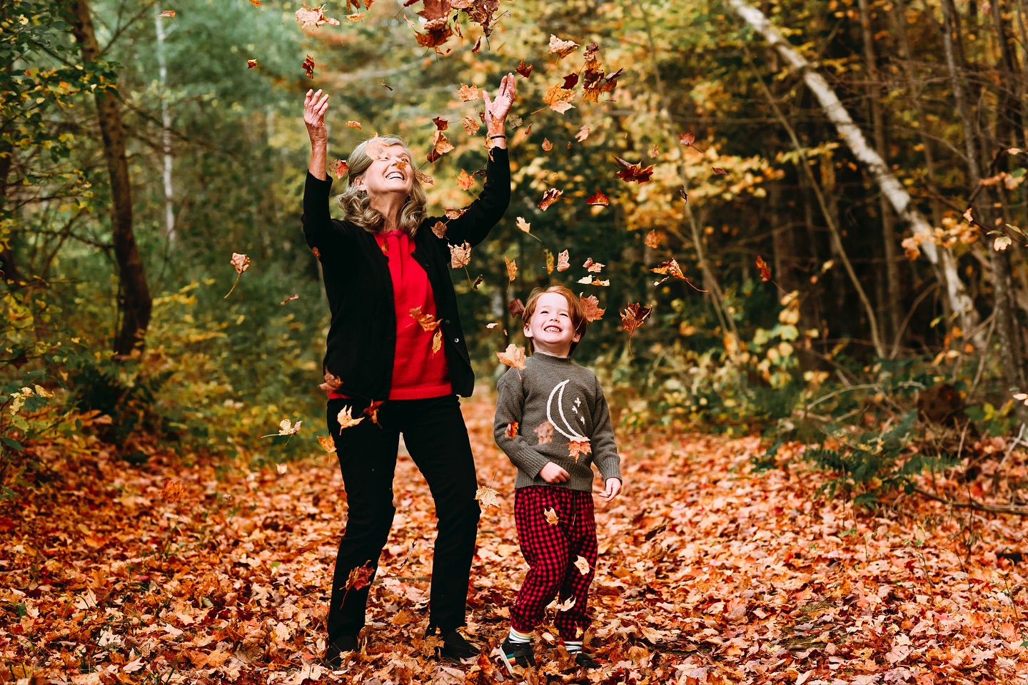 Happy Sunday! If you still havenât scheduled your fall family photos yetâŚ.you are not too late!
I still have a few spots left for peak foliage sessions and beyond, but act fast! I donât know what will happen with the leaves đ this year, seems like peak will come on the earlier side for sure.
There is absolutely no better time to capture your family in Vermont than right now. Take a moment on this Sunday morning to fill out the contact form on my website (link in my bio) to get the ball rolling and be one step closer to making amazing memories with your family.
Hi, Iâm Stephanie, a Vermont Family Photographer who provides families with a laid-back, mini-adventure photo session experience. DM me to chat and learn more!