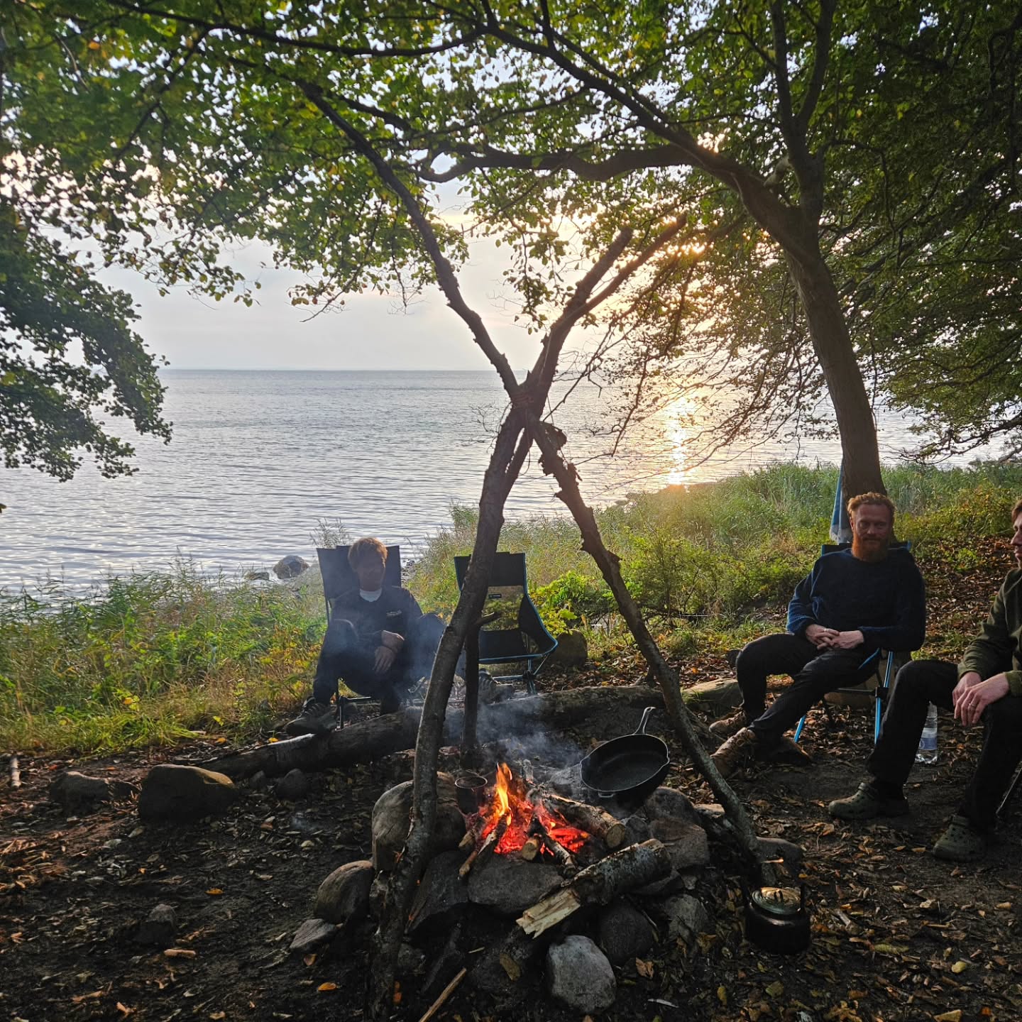 Took this private group on a guided canoetrip this weekend and got the last bit out of the Danish "summer" ☀️🔥🛶
#Bushcraft #canoeing #canoetrip #bushcraftschool #bushcraftskills #goodtimes #campfire #campcooking #friluftsliv #udeliv #vildmarkstur #vildmark #wildernesstrip #keepitsimple
#bushctafteurope #bushcraftdanmark
