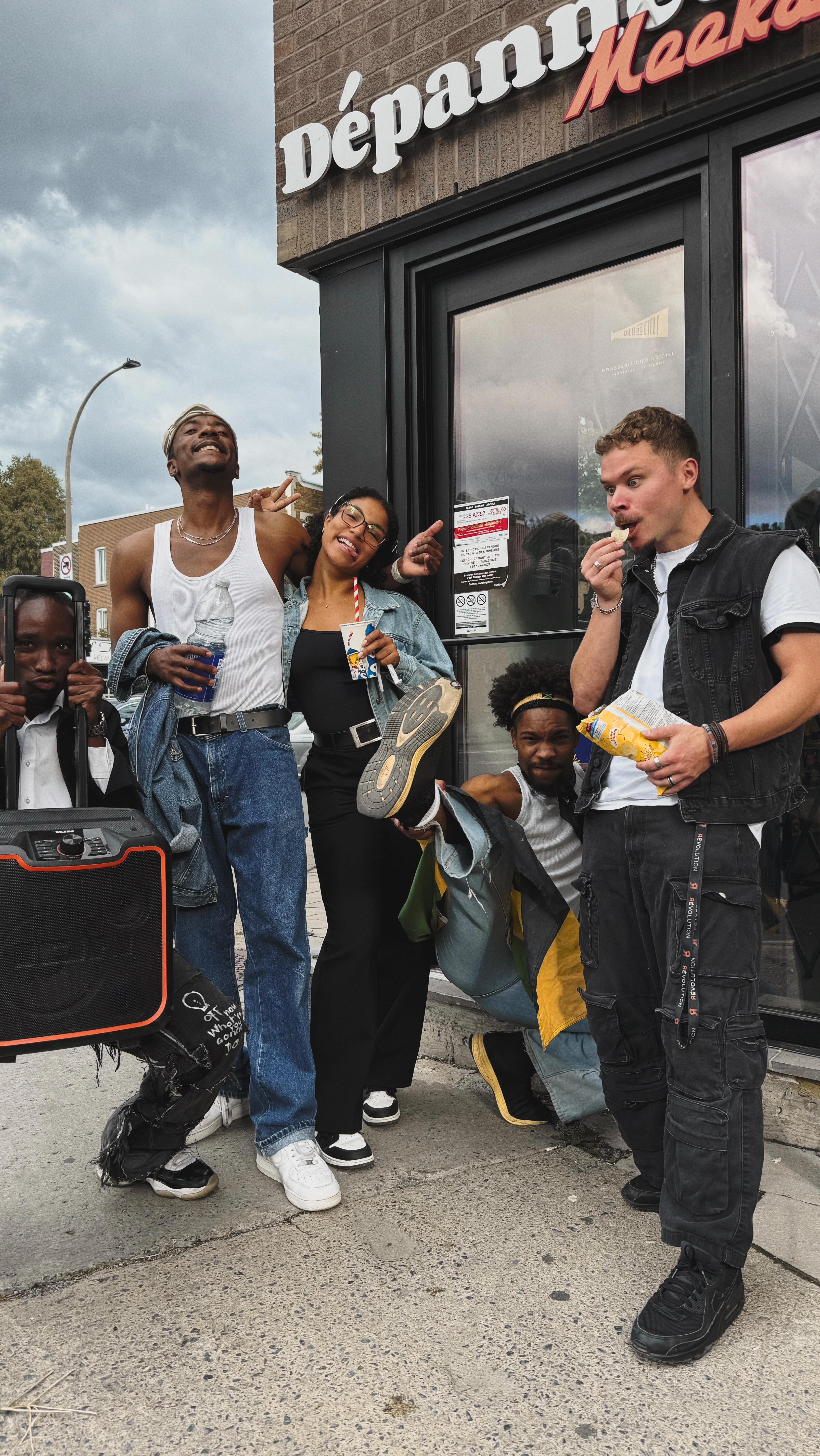 Family vibes, new session energy ✨
The @uplift514 crew rolled through the best dépanneur in town…facts only! We said what we said @depanneurmeeka 🫡🖤
Classes are back in motion, don’t miss out! Tap in and join us ➡️ @espace.514
#Uplift514 #CommunityVibes #DanceWithUs #MontrealCulture