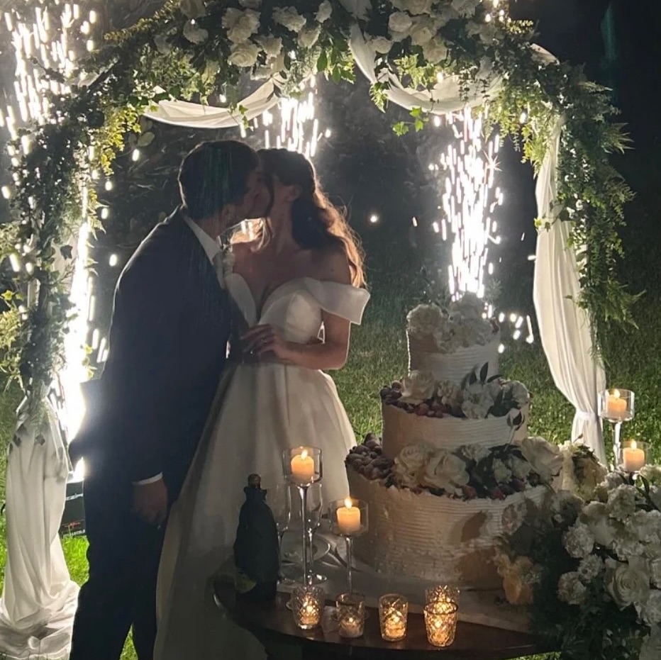 Flowers: @ilbocciolo_milano
Music Dj : @musicadeejay
Catering: @rusconicatering
Foto : @unconventionalph
Abito: @ateliereme
Location: @villalorenzo_official