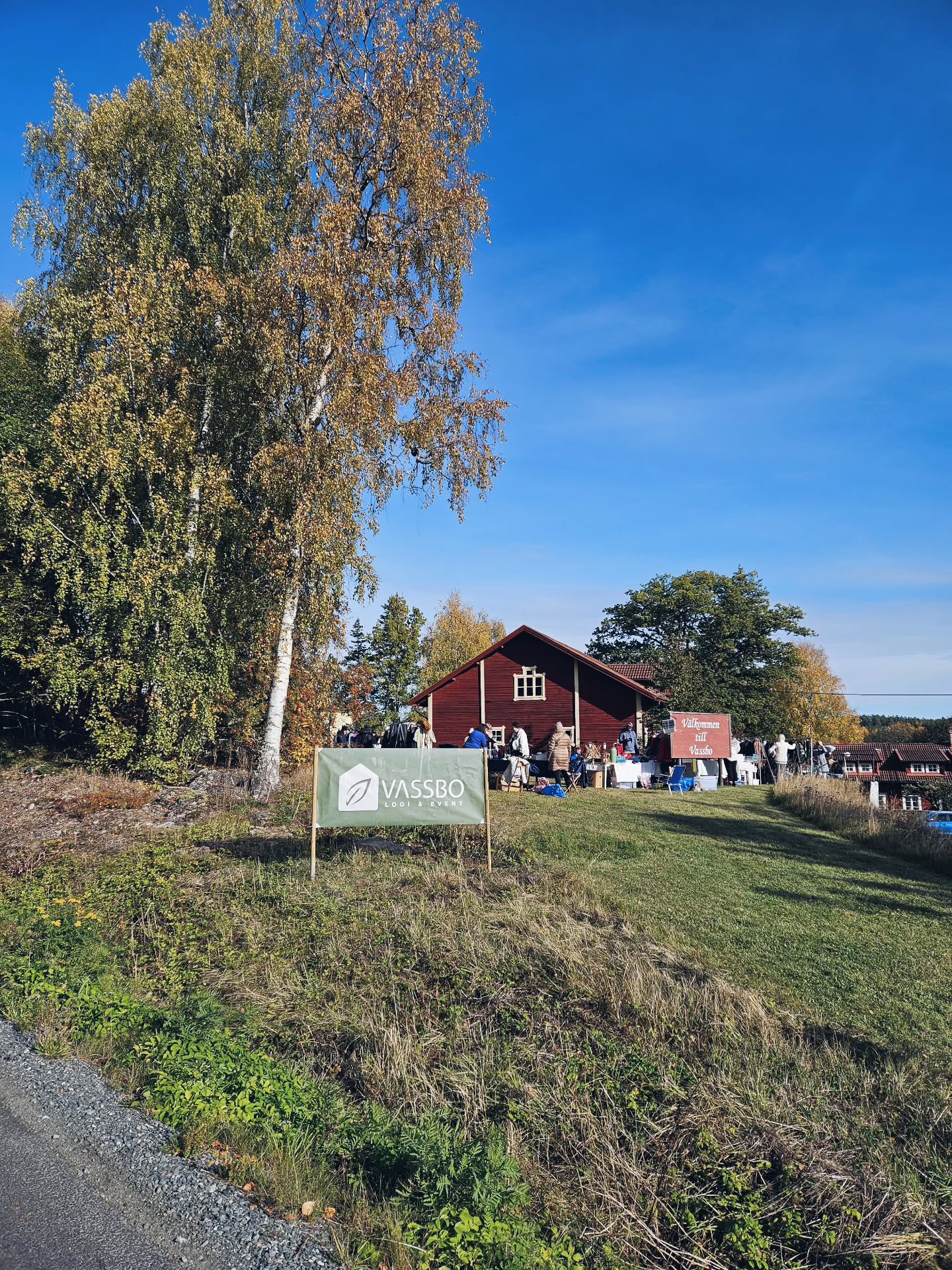 HÖSTLOPPIS 2025 - FULLBOKAT! 🍂
På lördag är det dags för en favorit i repris, loppis igen Magasinet på Vassbo. Och i år är det fler försäljare än någon gång tidigare, det är fullbokat. Det är vi så glada för!!
Så ta med vänner och bekanta till Vassbo på lördag, fika, fynda nygamla saker och ha en mysig höstdag. Vi ses! 🫶🏼🧣☕️
.
.
.
#loppispåvassbo #magasinetvassbo #vassbologiochevent #vassbovandrarhem #vassboäpplen #loppisidalarna #dalaloppis #höstloppis #loppisvassbo #äppelmust #stfturist #visitdalarnasweden