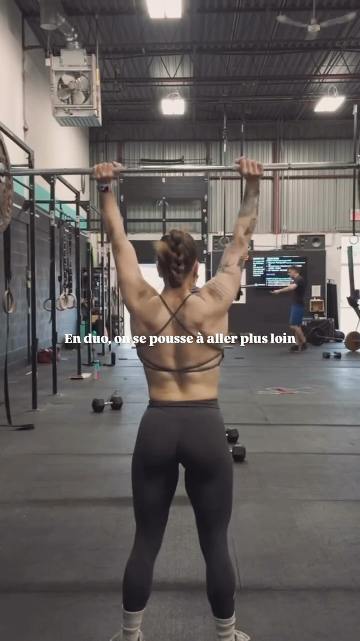 On pense souvent à un resto pour se retrouver - et c’est bien correct. Tout le monde aime manger, c’est une option qui nous rejoint tous (et toujours) 🤪
Mais bouger ensemble, c’est aussi une façon de connecter.
Pas besoin de grande occasion — juste l’envie de partager un moment qui fait du bien.
On se motive, on se pousse un peu… et on en ressort le cœur (et le corps) plus léger 💆🏻♀️
Les gym dates, c’est ça.
Un entraînement, une vibe, une belle façon d’être ensemble🫶🏼