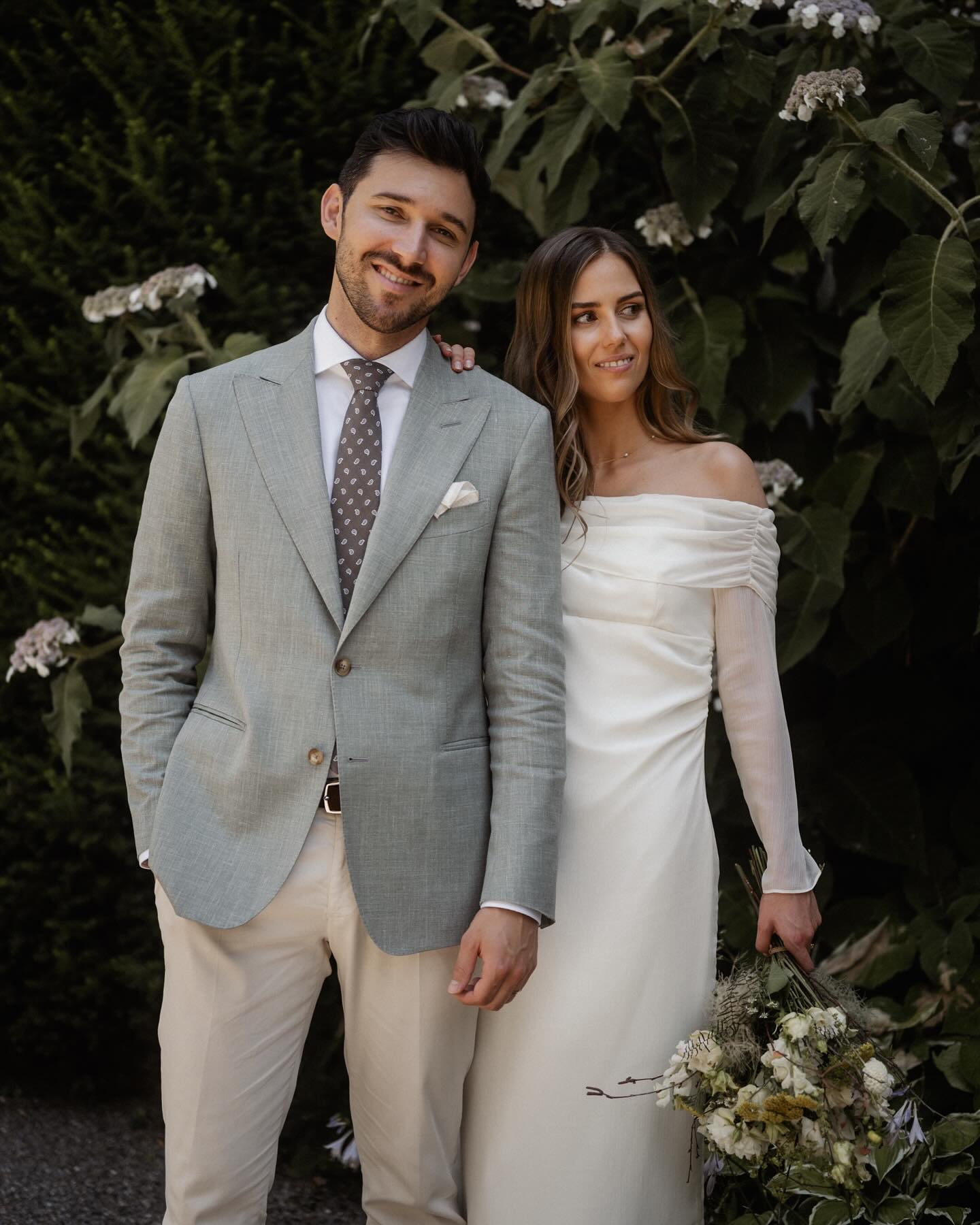 Noelle & David, love the vibe!
Bride: @_no__elle_
Dress: @ladypipa
Flowers: @toscaniniwettingen
Hair& Make-Up: @beautyheaven_by_v
Suit: @sartoria_deplano
location: @villaboveri
•
•
•
•
#schweizerhochzeit #hochzeitsreportage #schweizerhochzeitsfotograf #schweizerhochzeitsfotografin #hochzeitsbilder #hochzeitsfotos #heiraten2026 #heirateninderschweiz2026 #hochzeitsbilder #bridetobe2026 #heiraten2026 #weddingphotographer #weddingswitzerland #heirateninderschweiz #hochzeitsfotografin #swisswedding #swissweddingphotographer