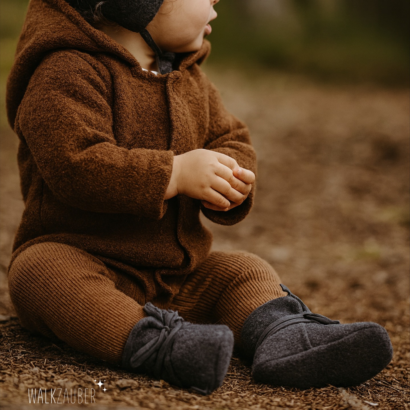 „Perfekt für den Herbst 🍂✨ –
unsere Walkschuhe halten kleine Füßchen warm und geborgen bei jedem Abenteuer.
#walkzauber #walkschuhe #herbstzauber #waldzauber #mitliebegemacht #madeinaustria