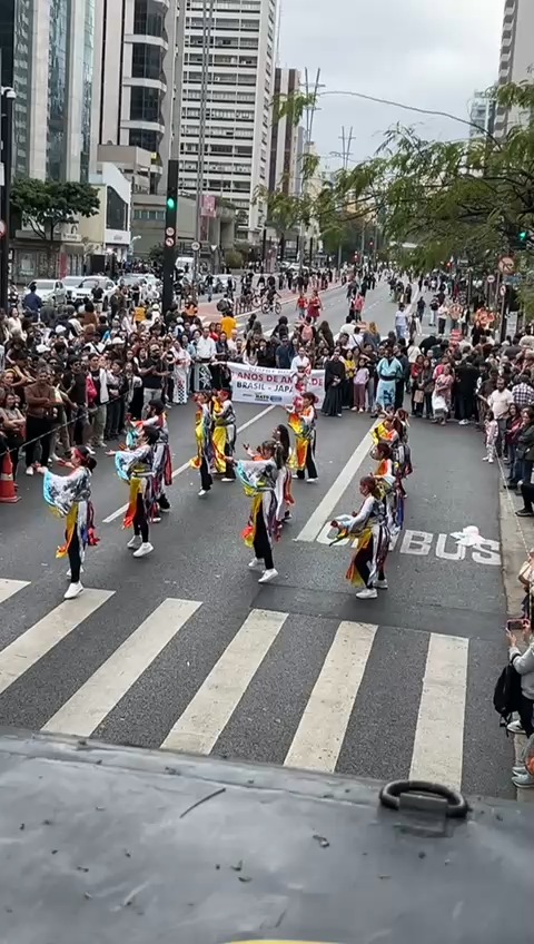 Yosakoi Soran no Desfile Yume Matsuri 2025 🎊👘🎉
🎥 Créditos: @tvutina
#yumematsuri2025 #yumematsurisp #união #eventos #130anosdeamizadebrasiljapão #yosakoi #yosakoiソーラン #ishinyosakoisoran
@shinsei_acal
@ishin_yosakoi_soran