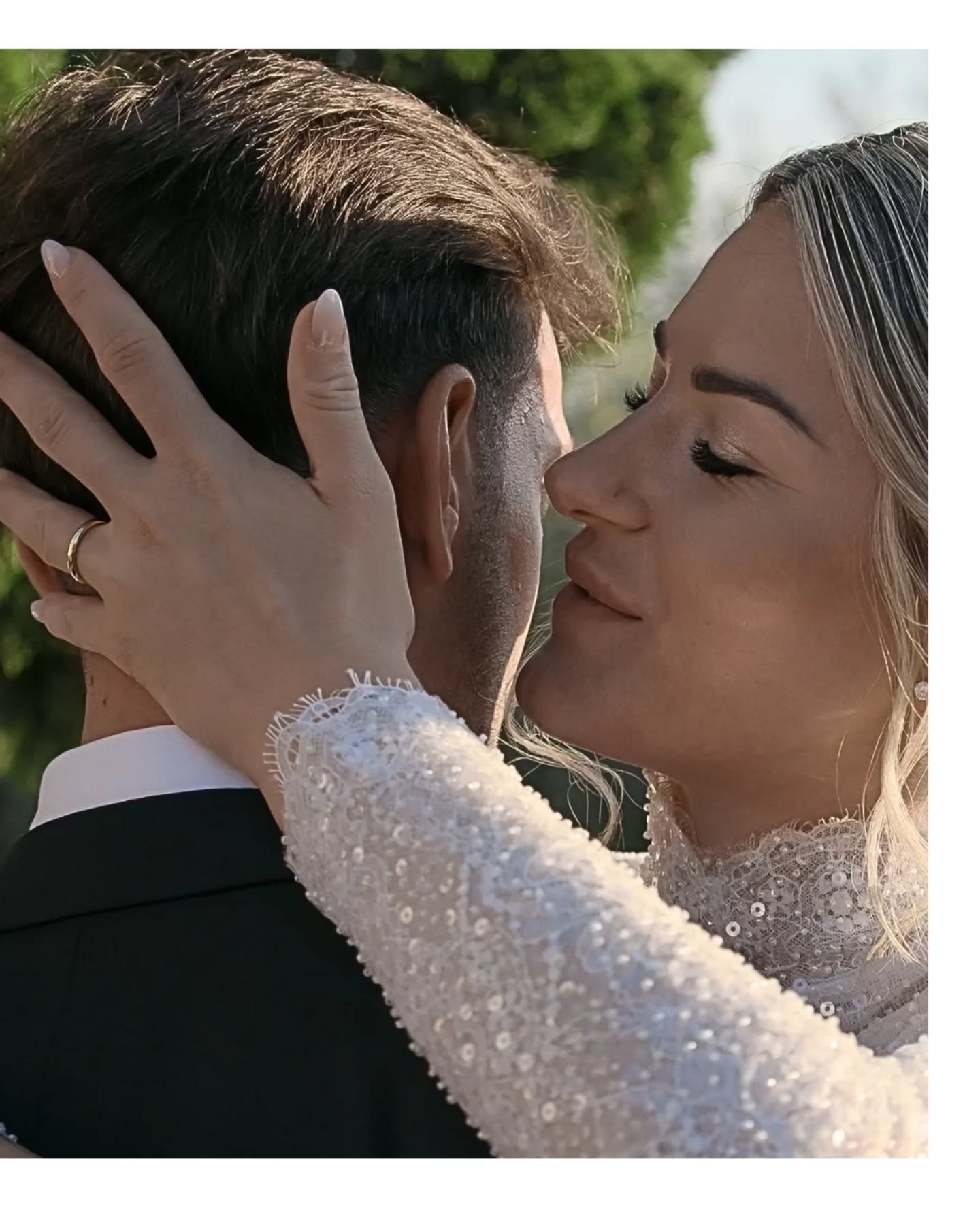 Alcuni attimi vissuti ieri al matrimonio di Martina e Matteo.
Una bella location @casinodicaccia_official e una gitarella a Verona.
Abbiamo faticato a trovare spazi tra la calca di turisti ma è stato entusiasmante.
Che ne dite di questi scatti?
Location @casinodicaccia_official
Intrattenimento @wearetwodots
Decorazioni floreali @federica.milleidee
#veronacity #italianweddingphotographer #destinationweddingitaly #italianwedding #nickgritti