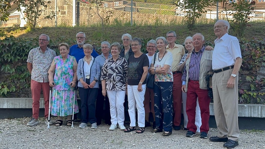 Diesen Samstag kamen die 14 Jubilarinnen & Jubilaren mit ihren Liebsten in den Genuss eines exklusiven Geburtstagskonzerts und eines kleinen Imbisses. Gemeinsam mit dem @jodlerklubedelweiss konnten wir ihren Geburtstag bei strahlendem Wetter feiern.
Wir gratulieren ❤️-lich zum runden Geburtstag! #jubilarenanlass #gratulation #konzert #geburtstagsständli #mgwalchwil #jodlerklubedelweiss