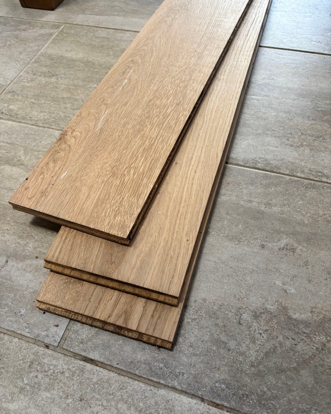 ✨ Handmade Oak Mirror ✨
From workshop to wall – this bespoke oak mirror surround was crafted for a customer’s downstairs toilet. Solid oak, finished with a neat shelf and integrated lighting 💡
Always enjoy bringing these one-off ideas to life and making them a feature in the home.
#BespokeJoinery #OakFurniture #BathroomDesign #HandmadeOak #CustomMade #JoineryWork #DownstairsToilet #MadeToMeasure #WisbechHandyman #HomeDetails #Fenlandsdecorator