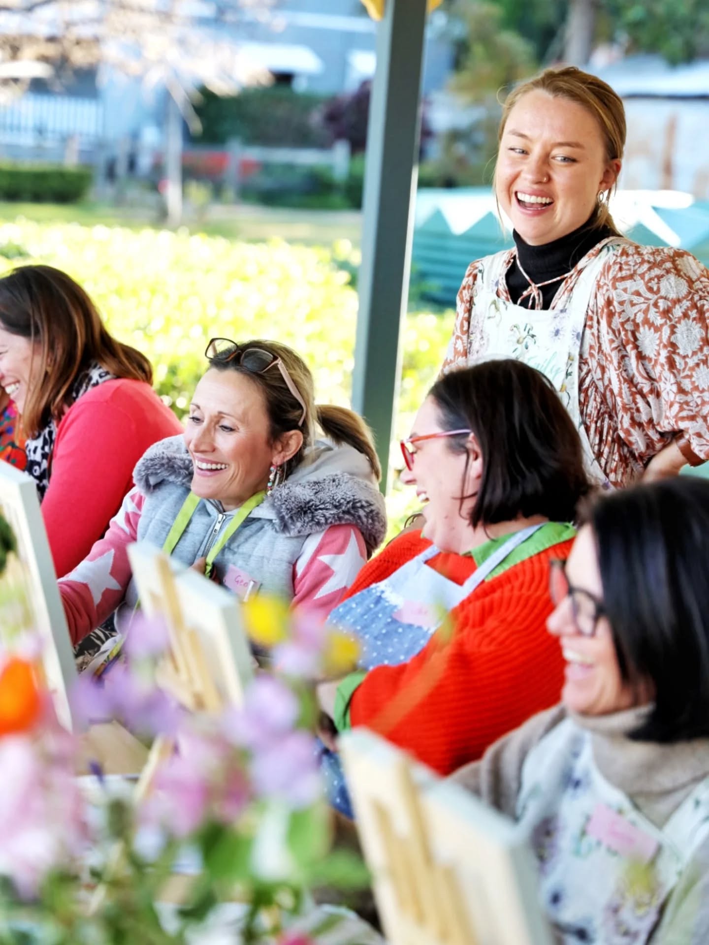 It's now only a few weeks until our last painting workshop of the year, at none other than @thefarmatbyronbay!
Saturday October 11
9-5pm
$560 pp
This full day will involve:
Flower picking with @poppyandfernflowers
Painting a 30x30cm floral still life
Lunch at @threeblueducks (with sweet treats and a glass of bubbles too of course)
It's going to be glorious! You walk away feeling refreshed after a full day of creative self care, with a beautiful painting you can hang on your wall, painting tips to help continue your practice at home, and a goody bag.
Perfect for complete beginners through to hobby artists! We welcome couples, groups and especially those travelling solo ♥️
Book via @bloom_art_experiences or the link in my bio
#artworkshop #learntopaint #creative #beginnerpainter #hobbypainter #artclass #byronbay #brisbaneartclass #paintingtutorial #paintingworkshop #bloomartexperiences