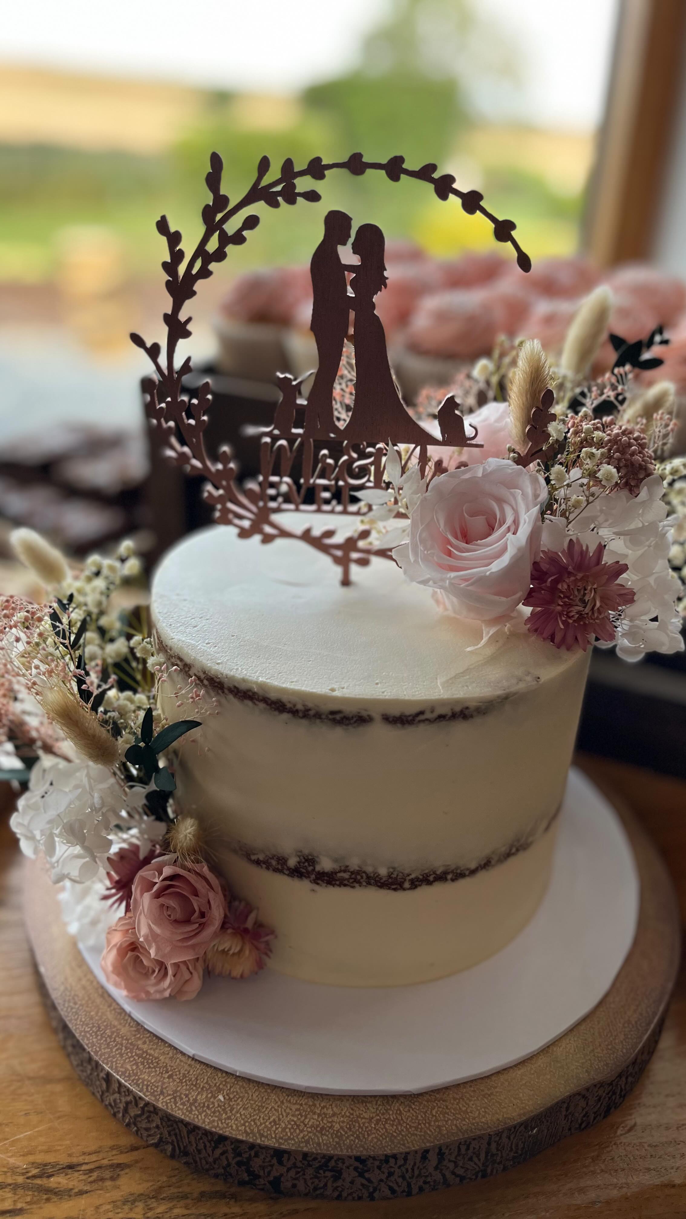 Claire & Jordan
06/09/2025 @quantocklakesuk
Adventure awaits ✈️
.
.
.
#JustMarried #cakedesign #cakecakecake #buttercreamcake #bakersofinstagram #weddingcakes #weddingcakeideas #seminakedcake #grazetable