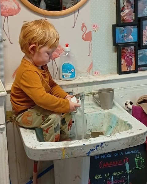 At least he's doing the washing up I suppose 🤷🏼♀️🤦🏼♀️
#workingmum #Bellac #lehibouchic