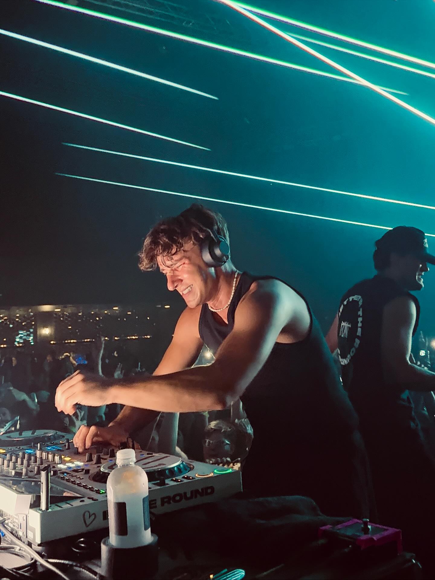 happy to be alive 🫶🏼🖤 @buntmusic such a great set last night in dallas - absolutely unforgettable experience 🔥🔊
best rave partner & bro @xroll80.. raging all night nonstopppp. still dead from all that jumping lol 🖤
#BUNT #clouds #trippin #dallas