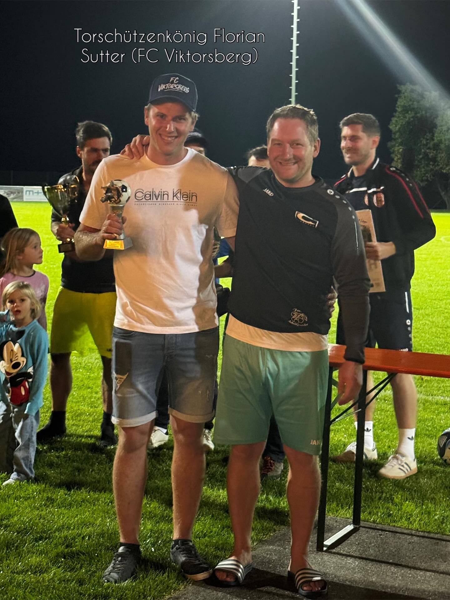 🥉 Preisverleihung Hobbyligameisterschaft Vorderland 2025 ⚽️
Wir freuen uns über den 3. Platz und bedanken uns herzlich bei allen Mannschaften, Fans und Helfern für eine unvergessliche Saison! 💪⚽🎉
Ps. Da Trainer isch glob mitam Tabellenplatz zfrieda!!💪🏽
#fcfraxern #fussballspielenwoandereurlaubmachen #hobbyligavorderland #meisterschaft2025