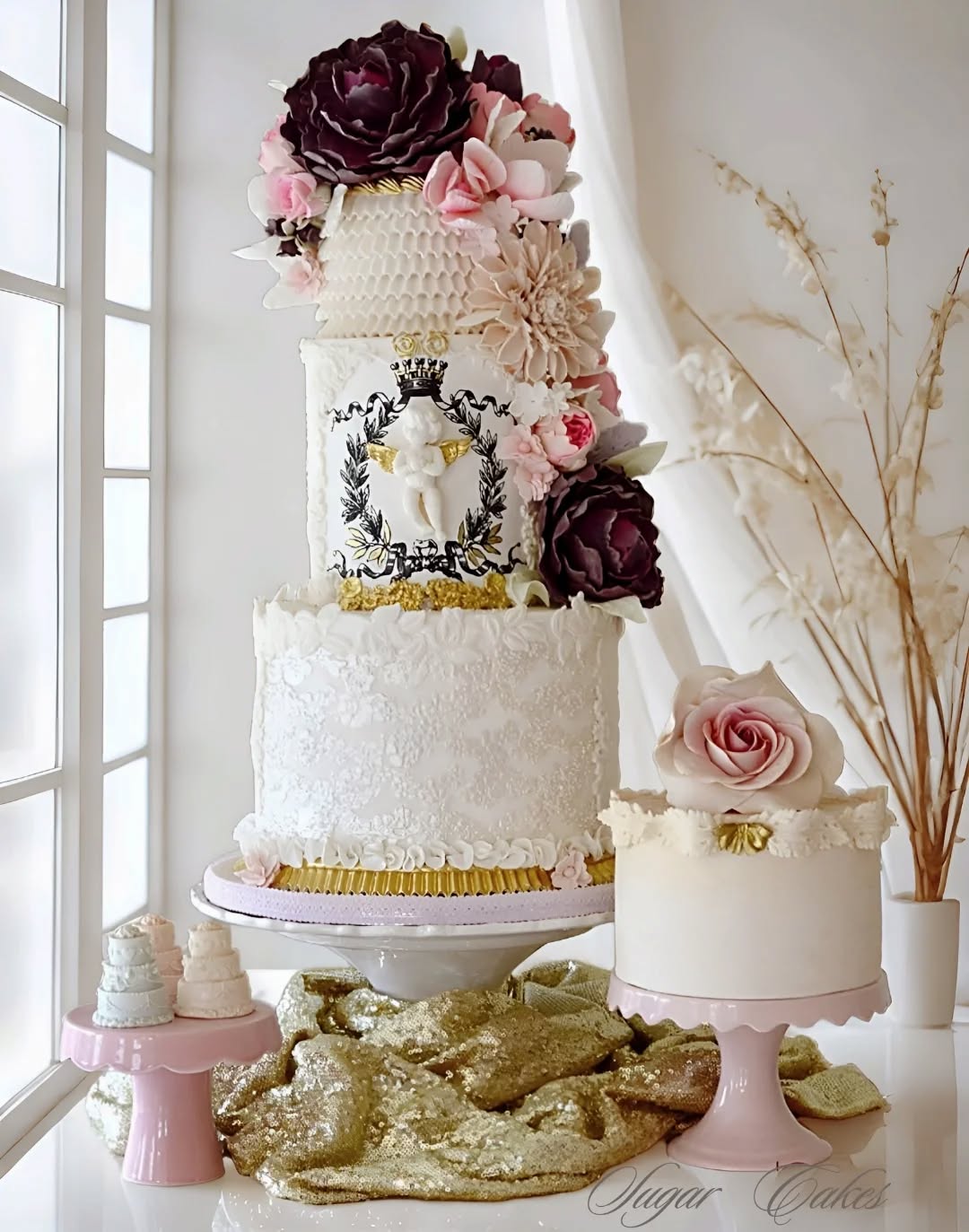 Soft whites with touches of brightness and beautiful Old Gold 💛
#beautul dusting powders @barco_bake
#saweddings #weddingcakes #bridal #bridetobe #luxurycakes #supportlocal #SupportSmallBusiness #bridalinspo