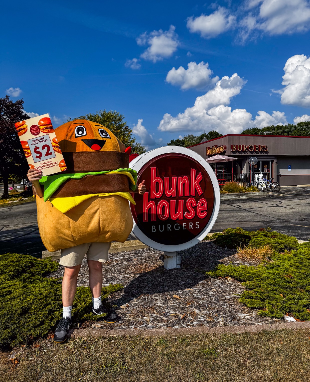 You came… you ordered… you waited… and we totally hope you enjoyed each and every of the 1,108 burgers our talented and always-game-for-it Bunkhouse crew slung to celebrate National Cheeseburger Day yesterday! This crew cares each and every day… and we thank you!!! 🍔❤️