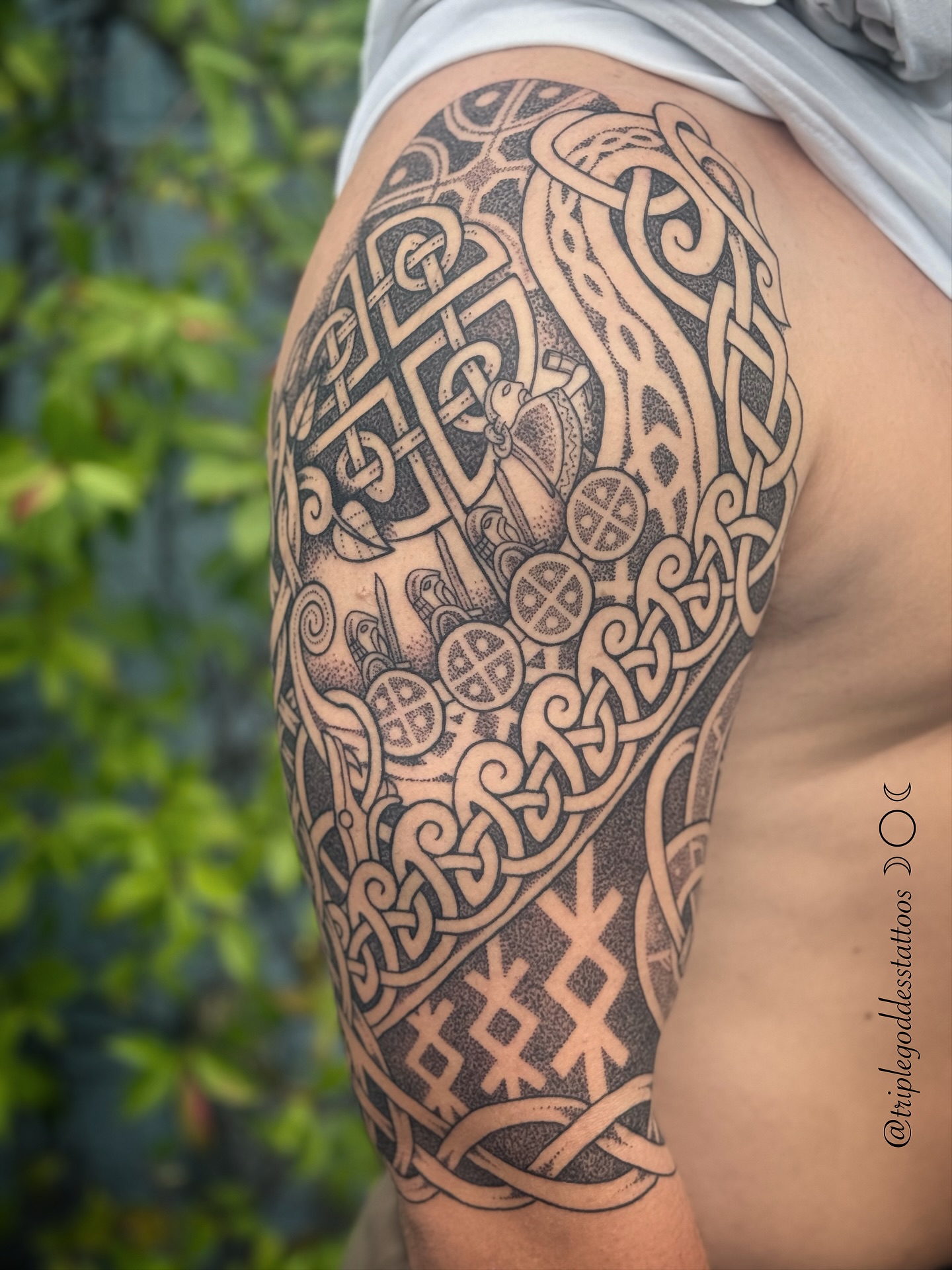 Just created this half sleeve for a wonder client named Bryce. I based the design subject matter on the translation of his Norwegian last name, which means “linden tree by the bay”. The design is composed around a knot representing the waves on water, being ridden by a ship, with a linden tree on the back of the arm and a wyrm on the inner arm.
-
Thank you to the best, most patient client!
-
#triplegoddesstattoos #nordictattoo #knotworktattoo